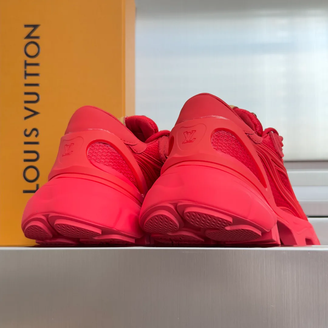 Women's Sneakers LOUIS VUITTON 17950395