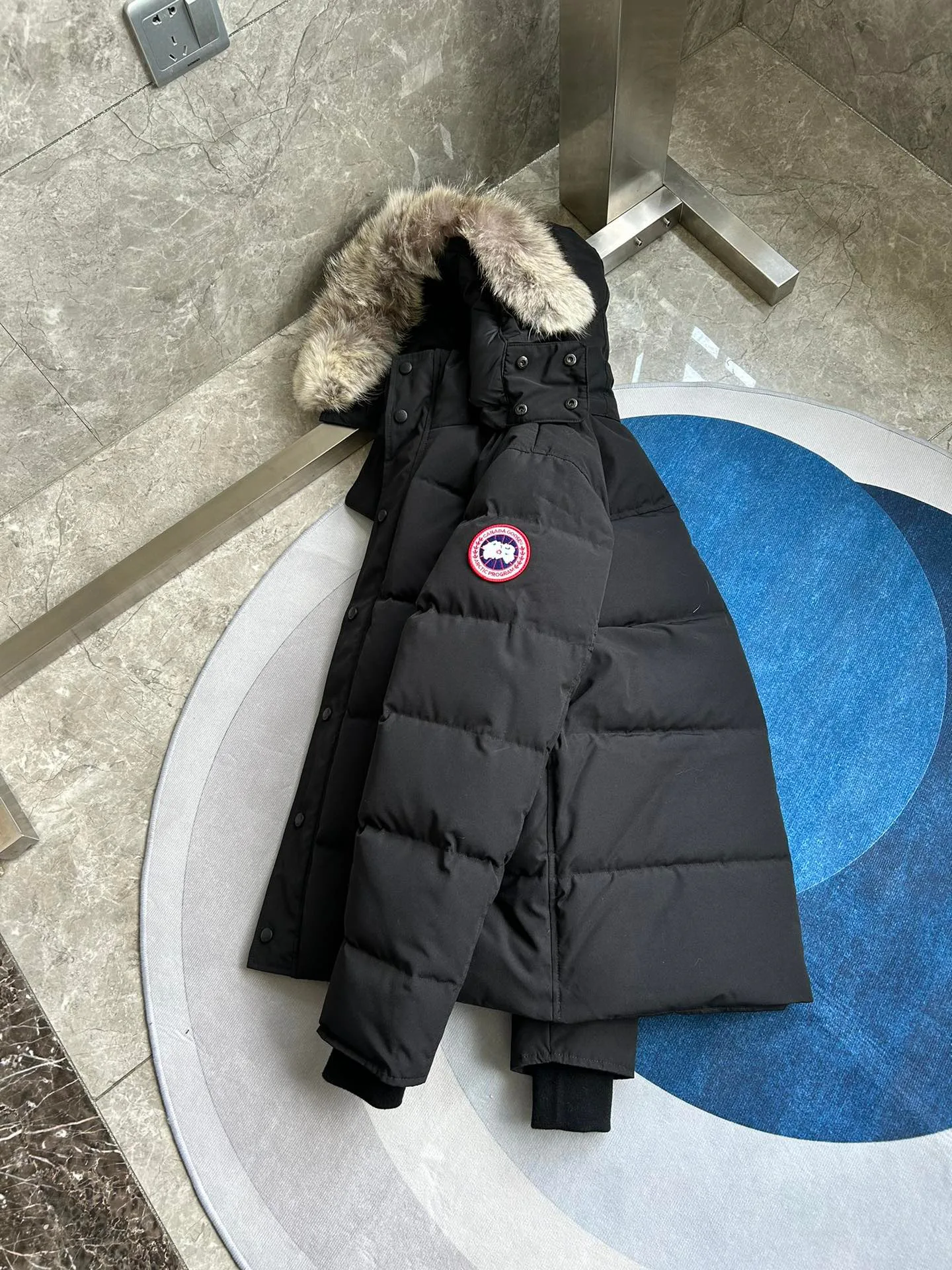 Men's Jackets And Down Jackets CANADA GOOSE 18111618