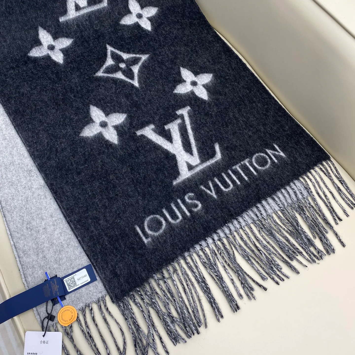 Scarves LOUIS VUITTON 18105569