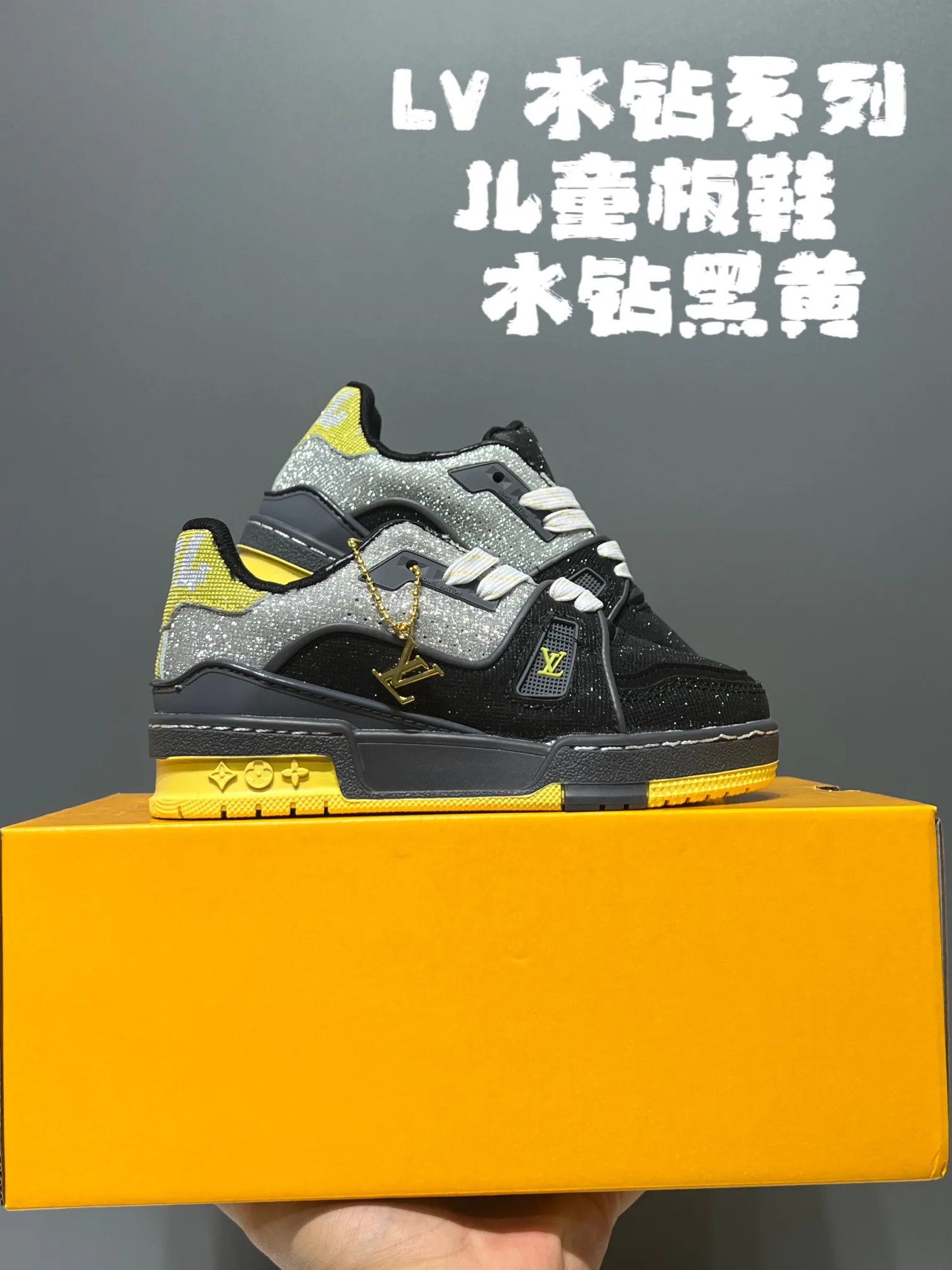 Women's Sneakers LOUIS VUITTON 18077811