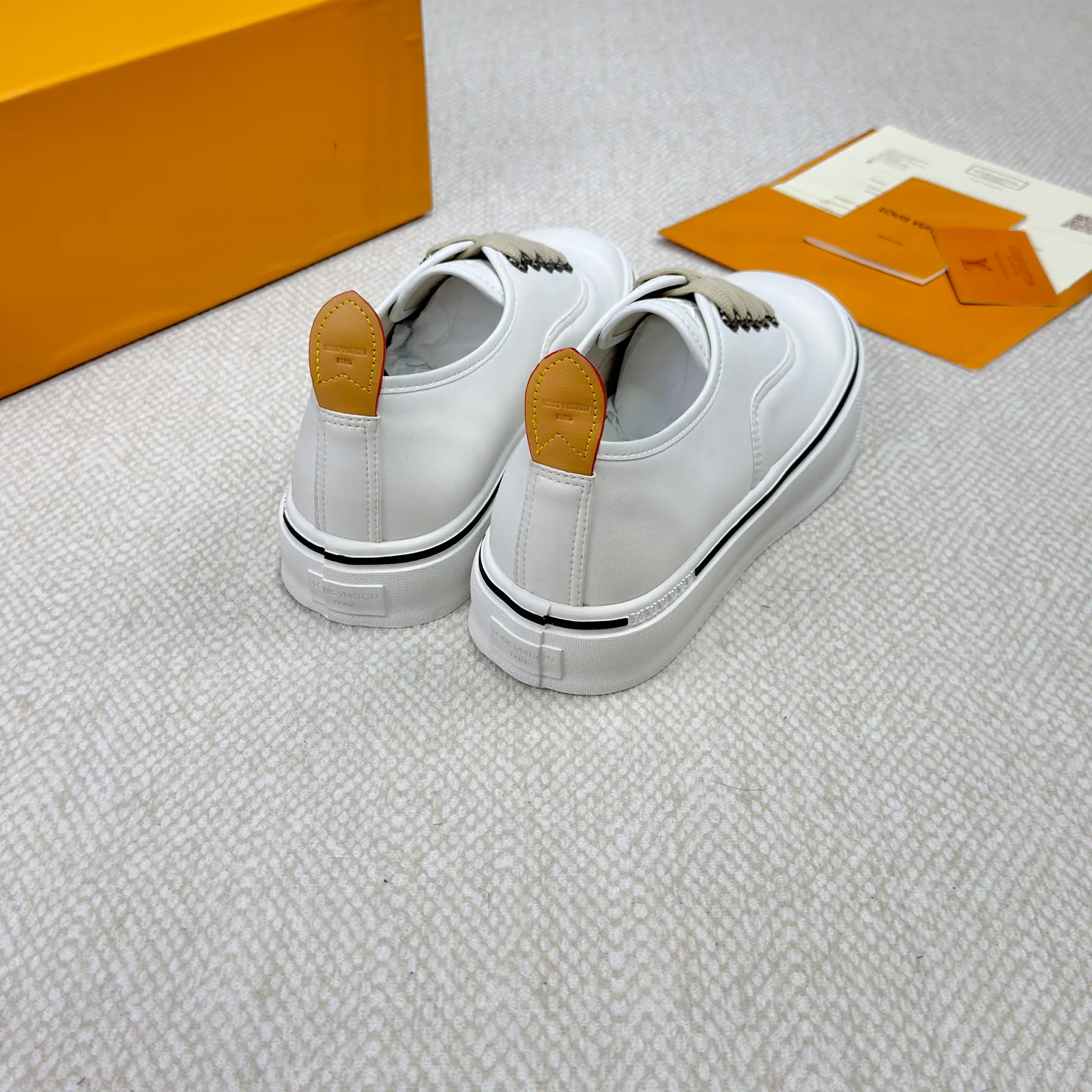 Men's Sneakers LOUIS VUITTON 18365134