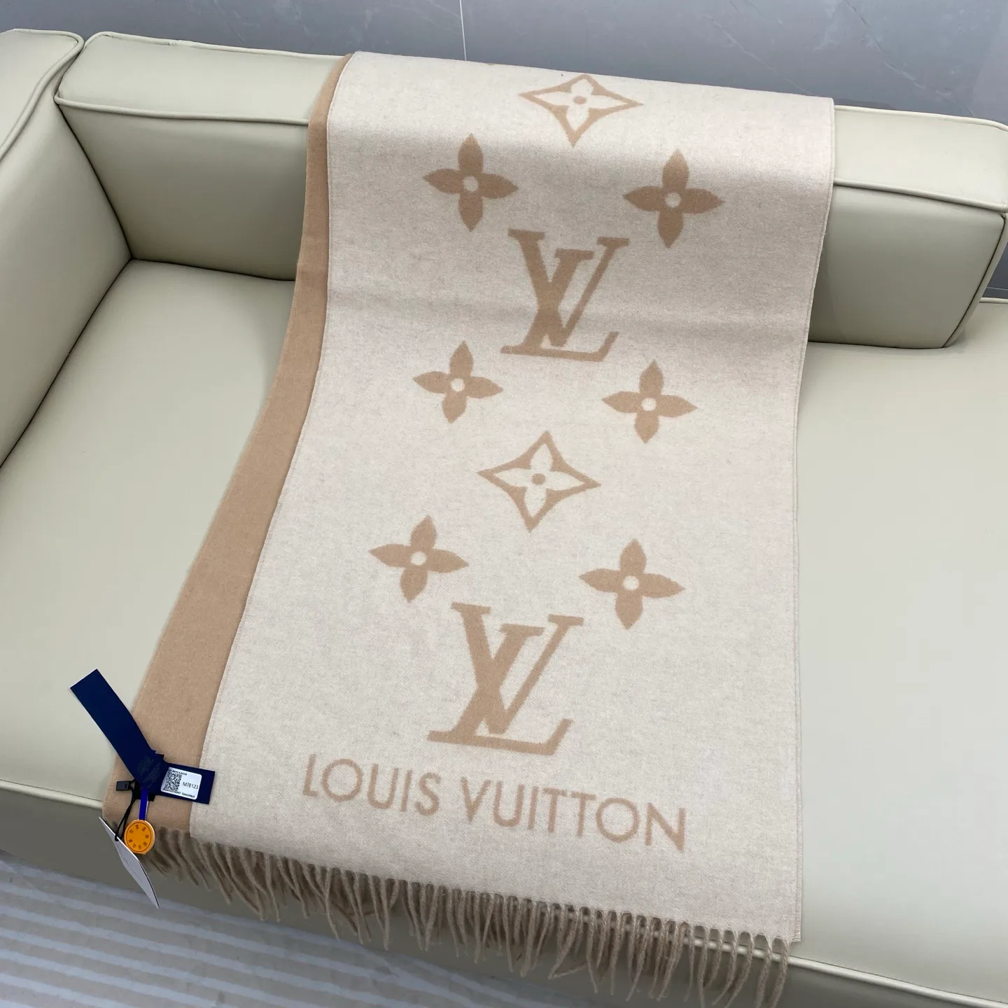 Scarves LOUIS VUITTON 18105571