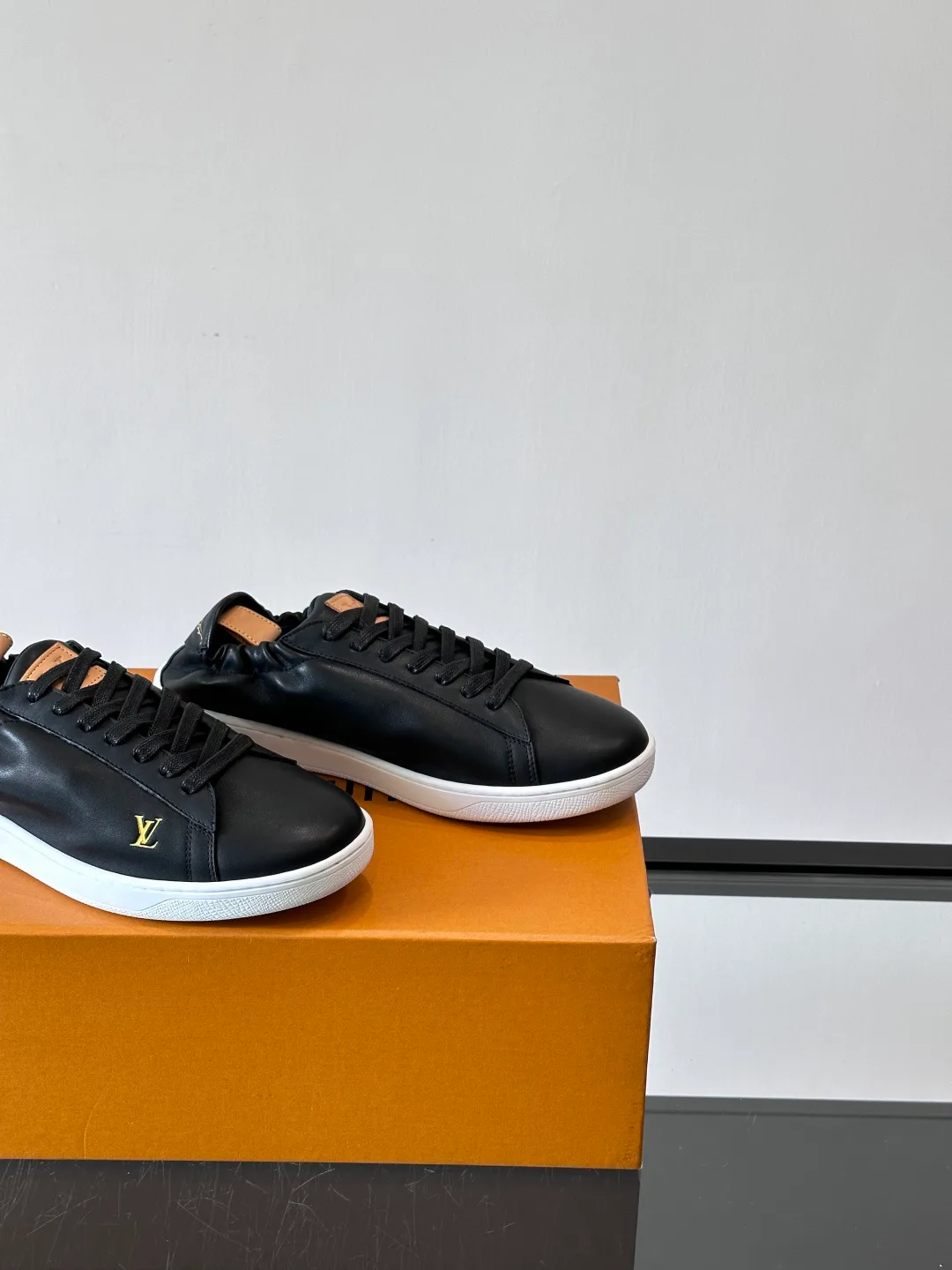 Men's Sneakers LOUIS VUITTON 18263692