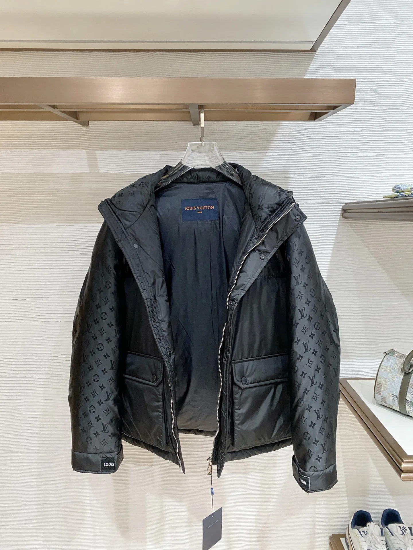 Men's Jackets And Down Jackets LOUIS VUITTON 18007589