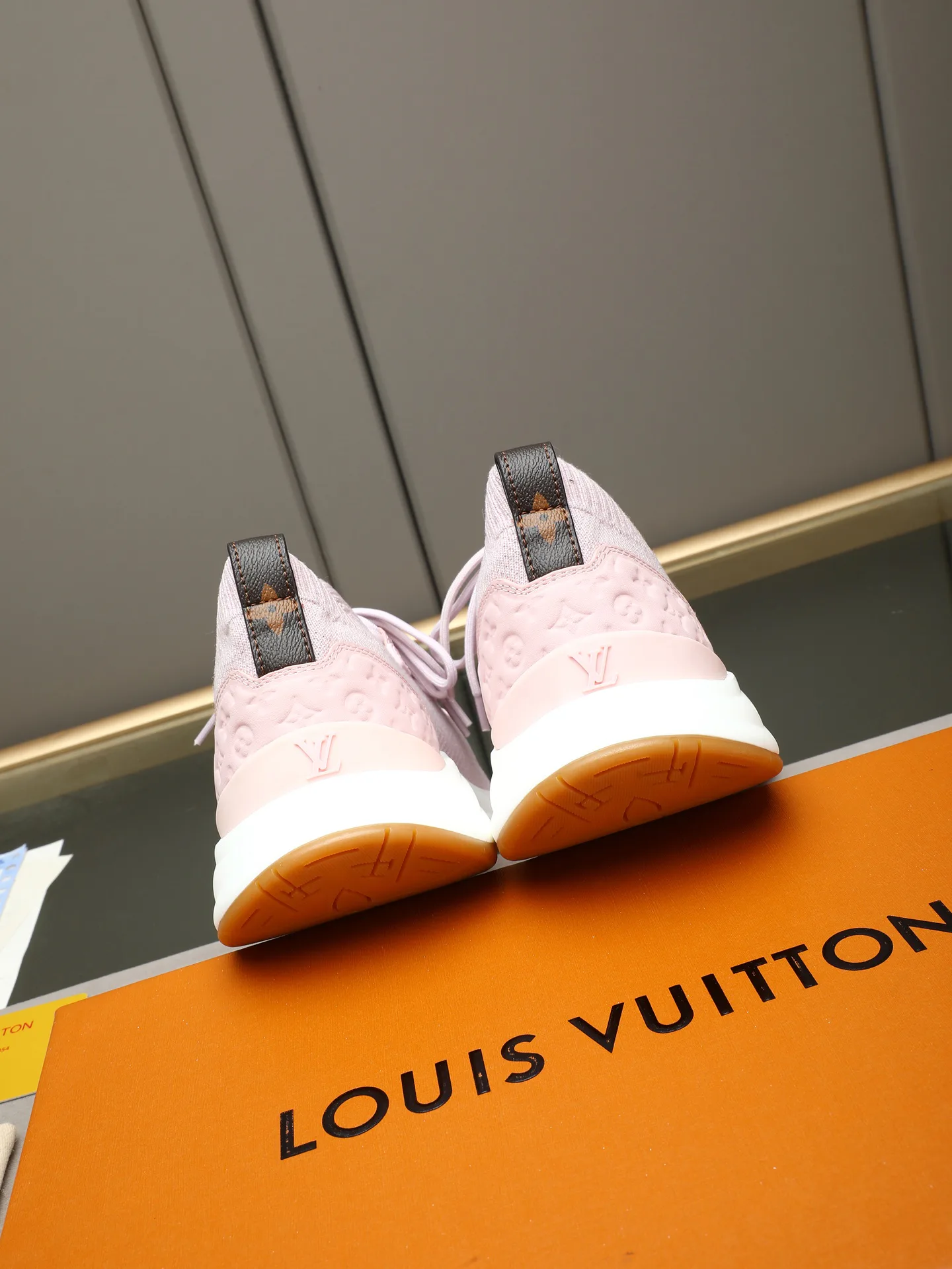 Men's Sneakers LOUIS VUITTON 17947269