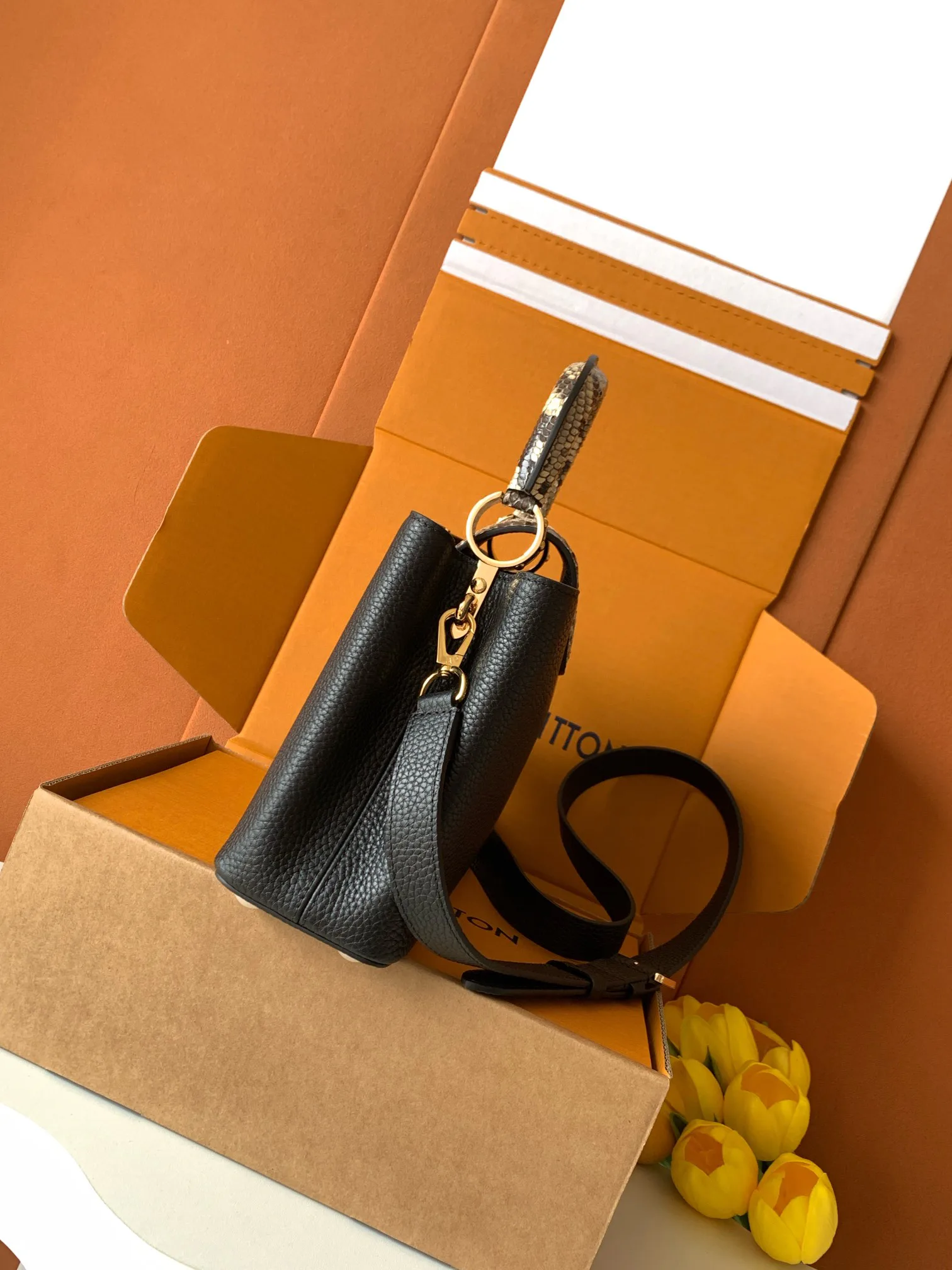 Women's Classic Handbags LOUIS VUITTON 18521000