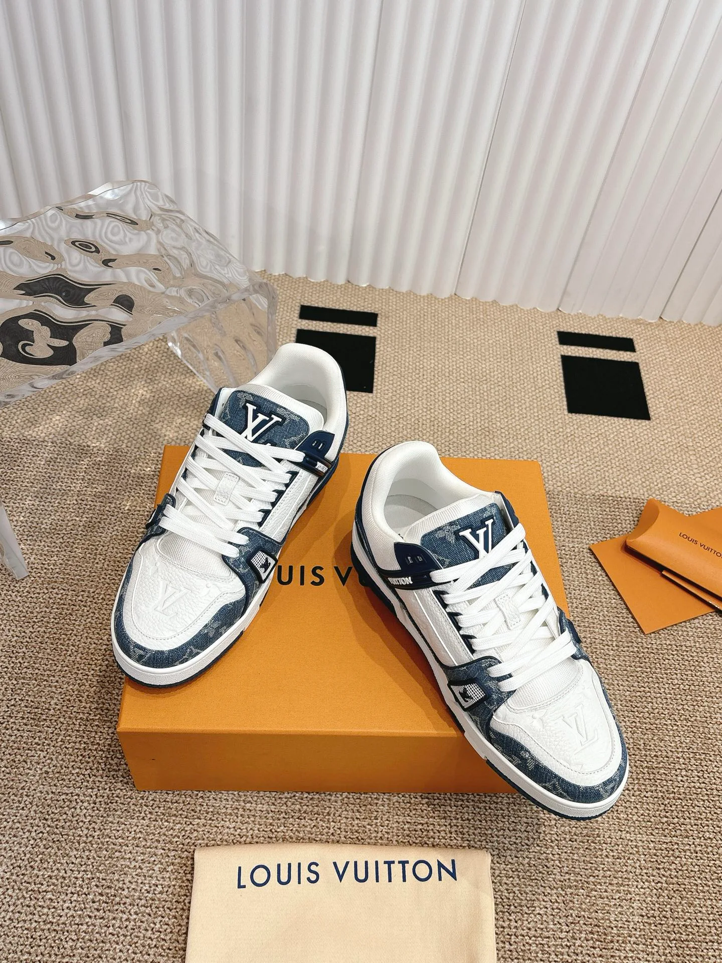 Women's Sneakers LOUIS VUITTON 18324774