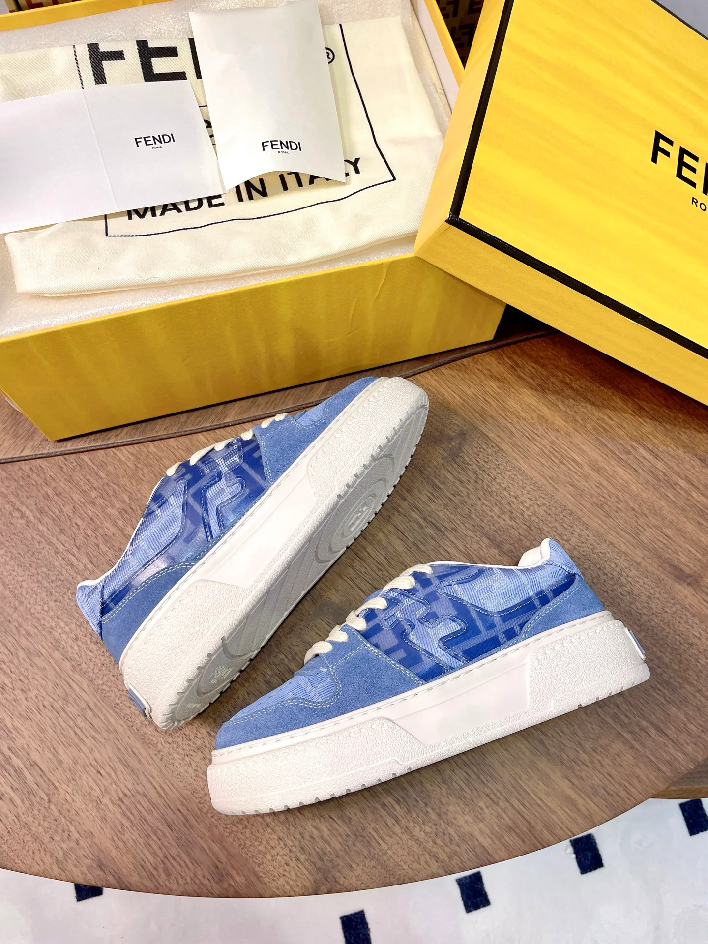 Women's Sneakers FENDI 17957342