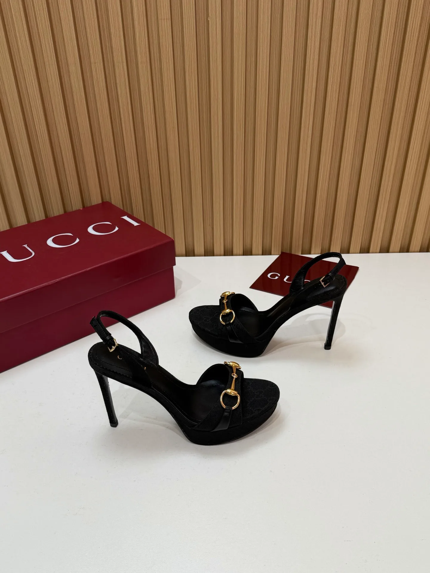Women's Open-Toe Sandals GUCCI 18396268