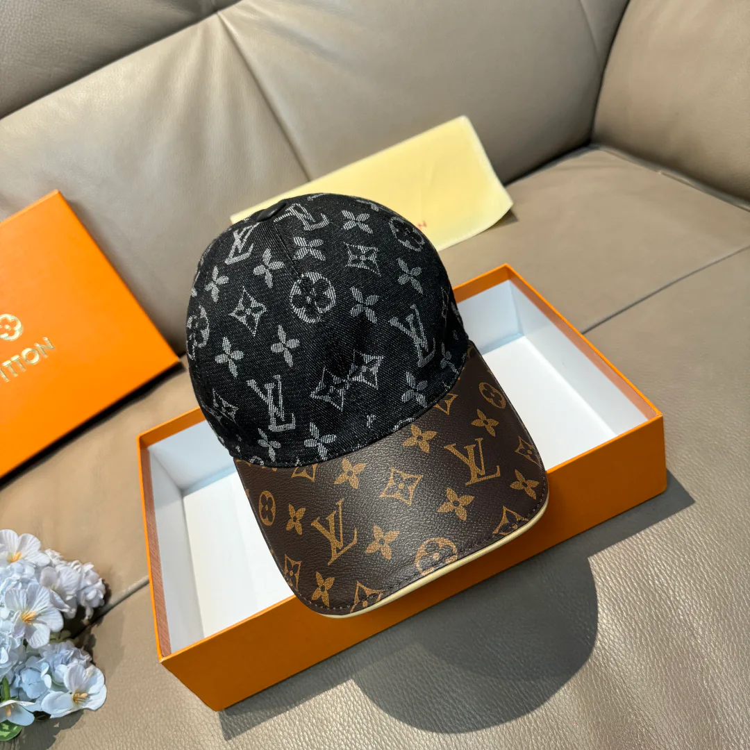 Hats LOUIS VUITTON 18347057