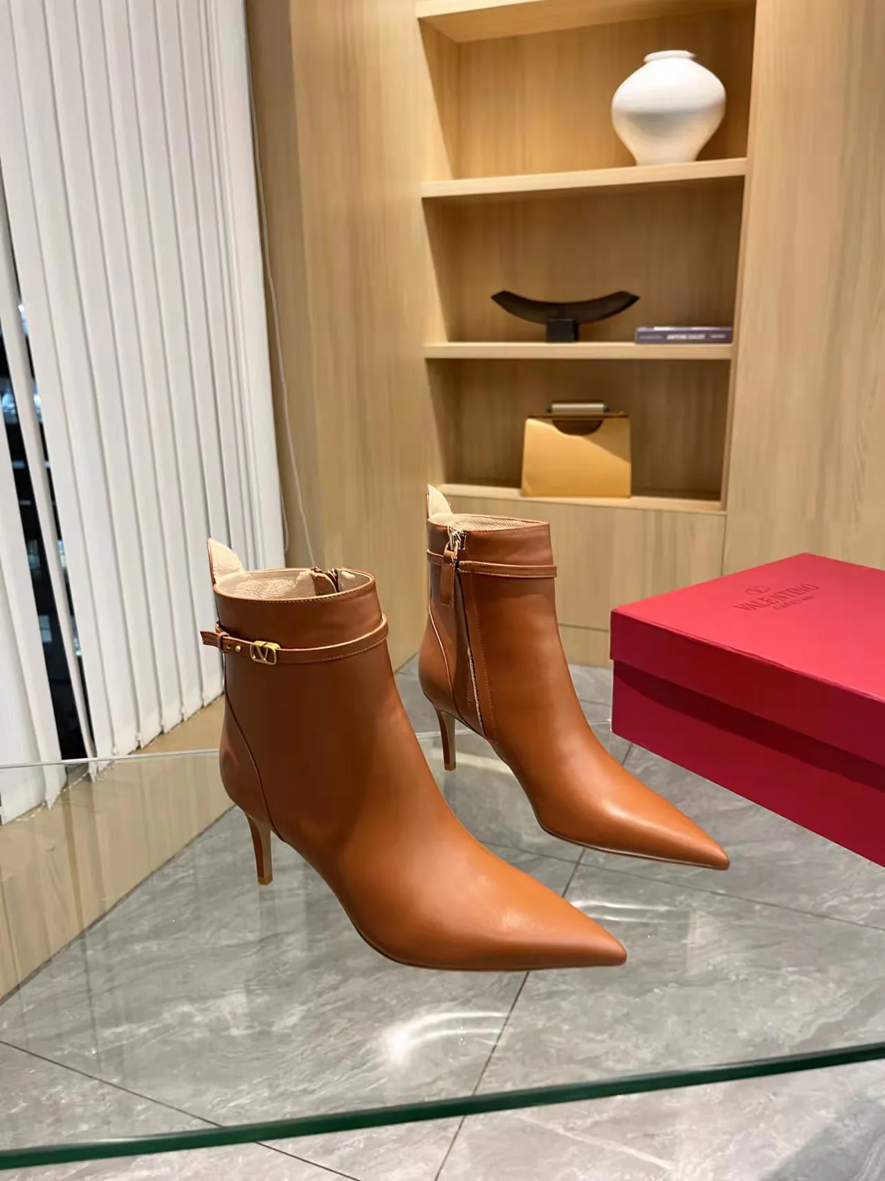 Women's Booties VALENTINO 18401009