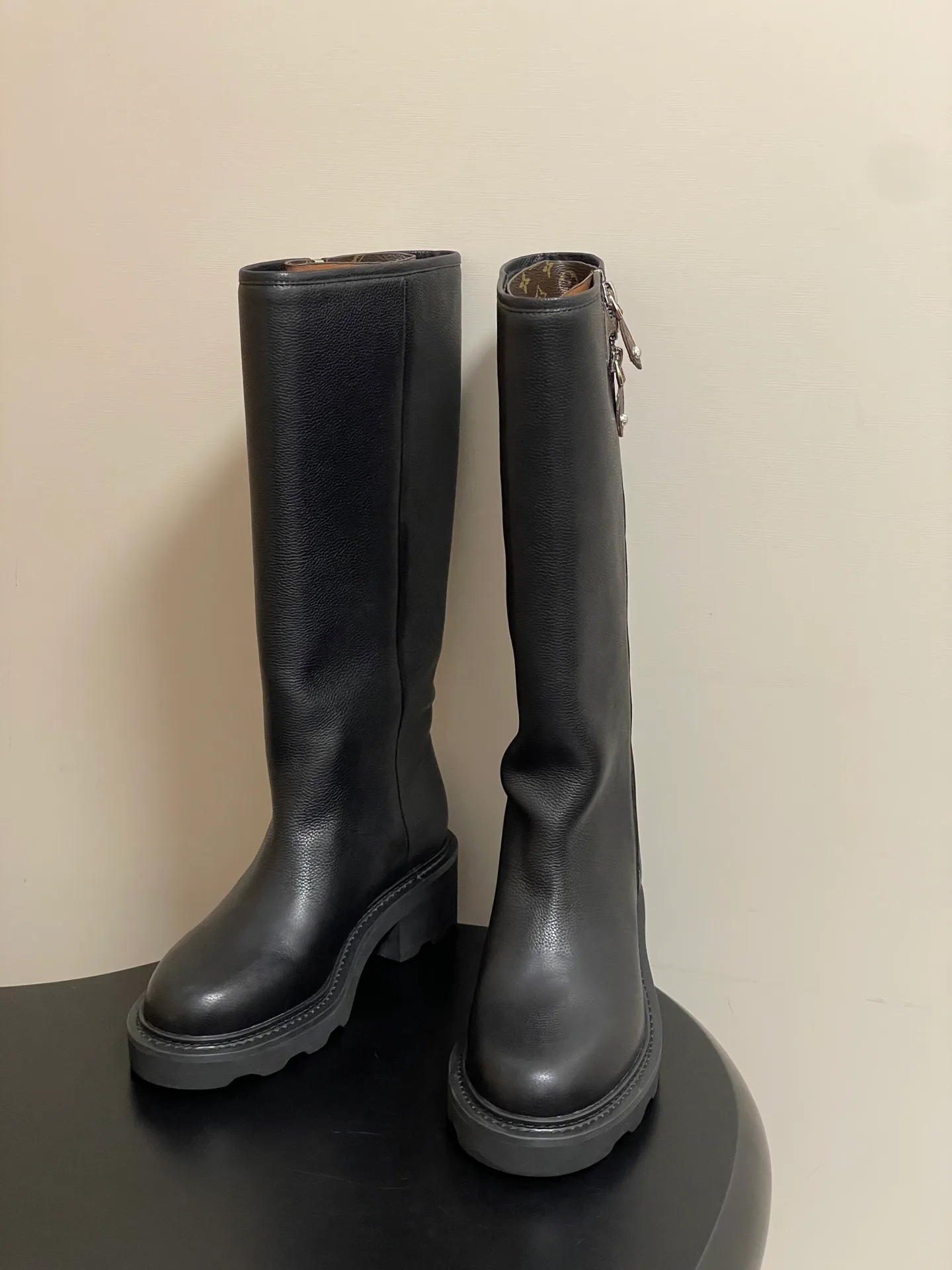 Women's Boots LOUIS VUITTON 18388126