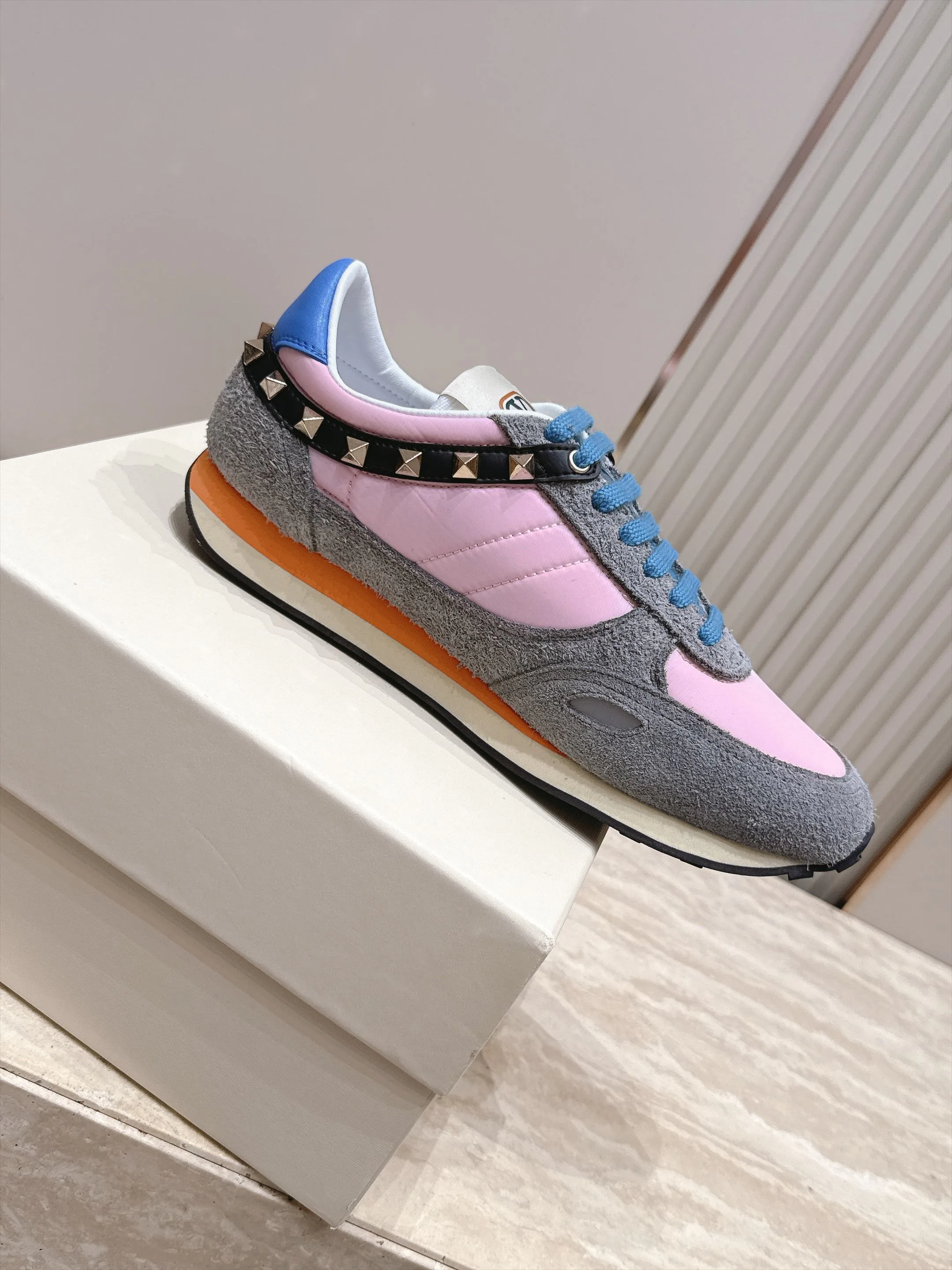 Women's Sneakers VALENTINO 17876581