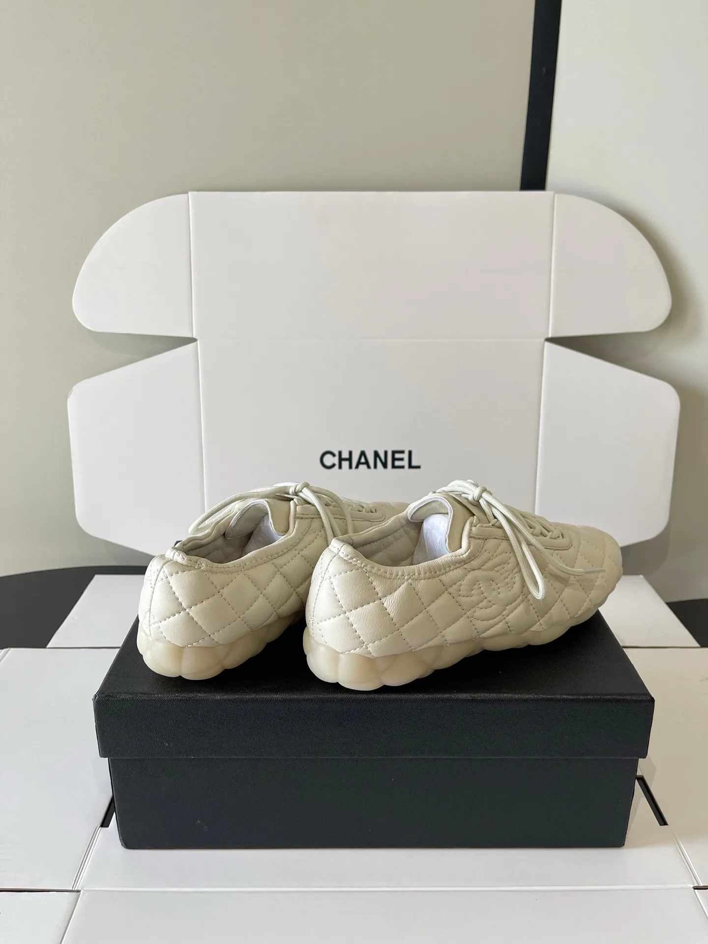 Women's Sneakers CHANEL 18437955