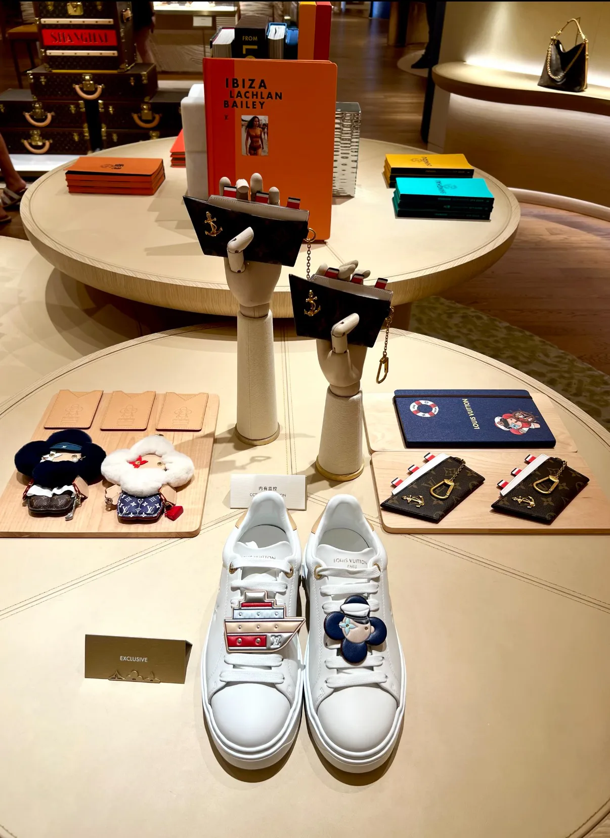 Women's Sneakers LOUIS VUITTON 18547379