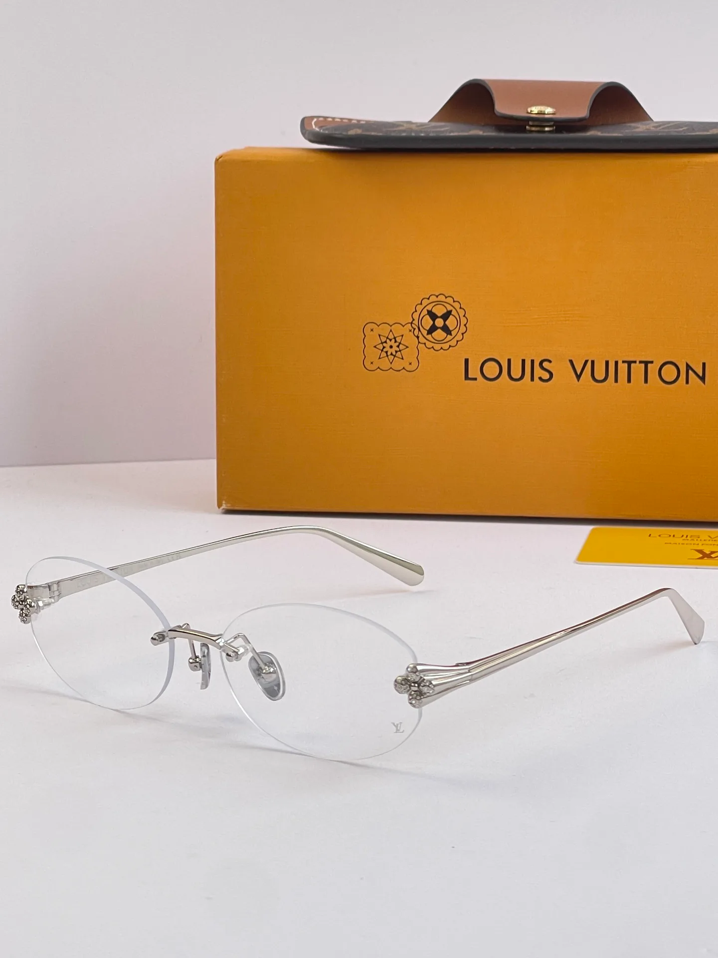 Glasses LOUIS VUITTON 18226193
