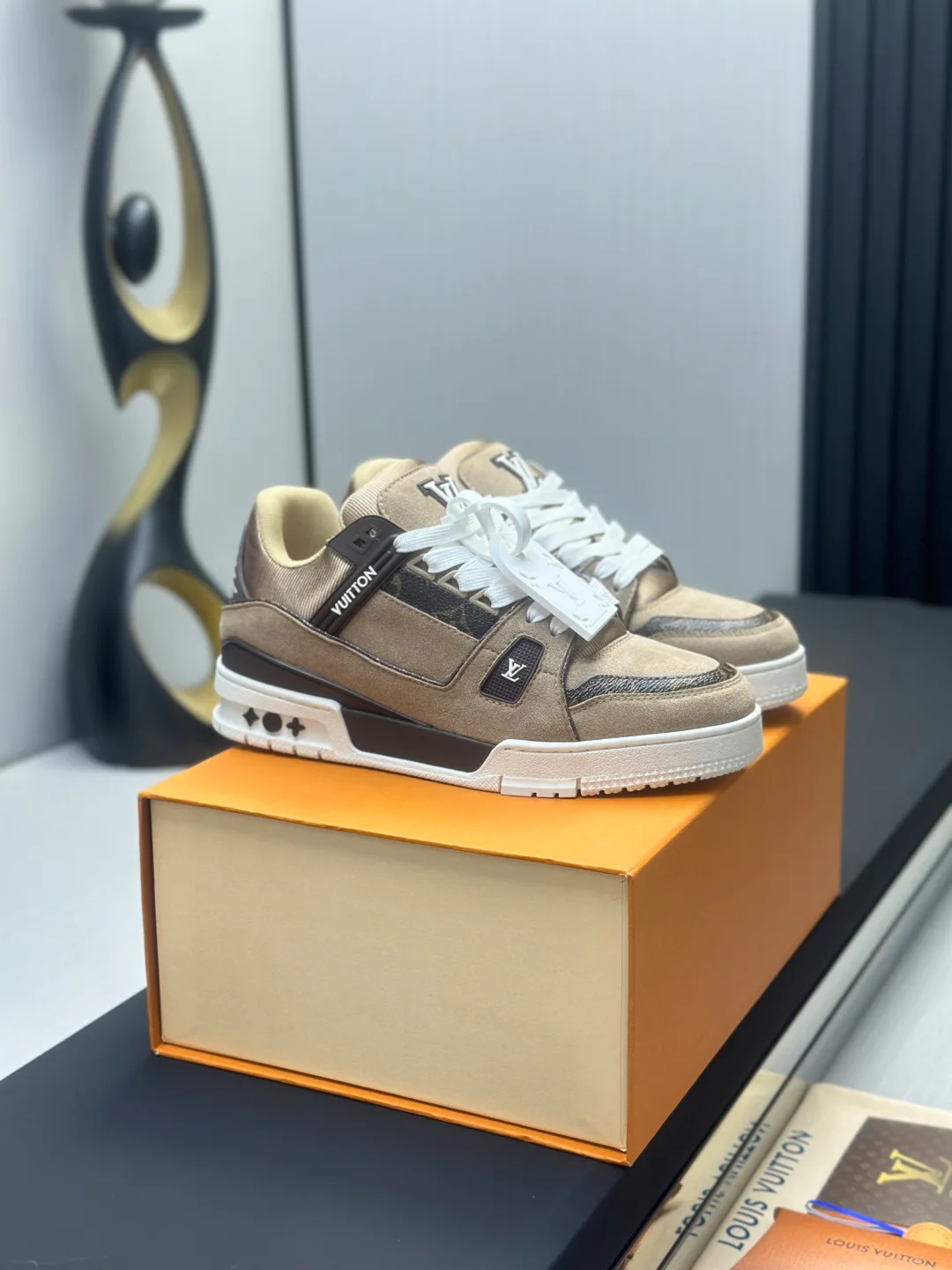 Women's Sneakers LOUIS VUITTON 18011614