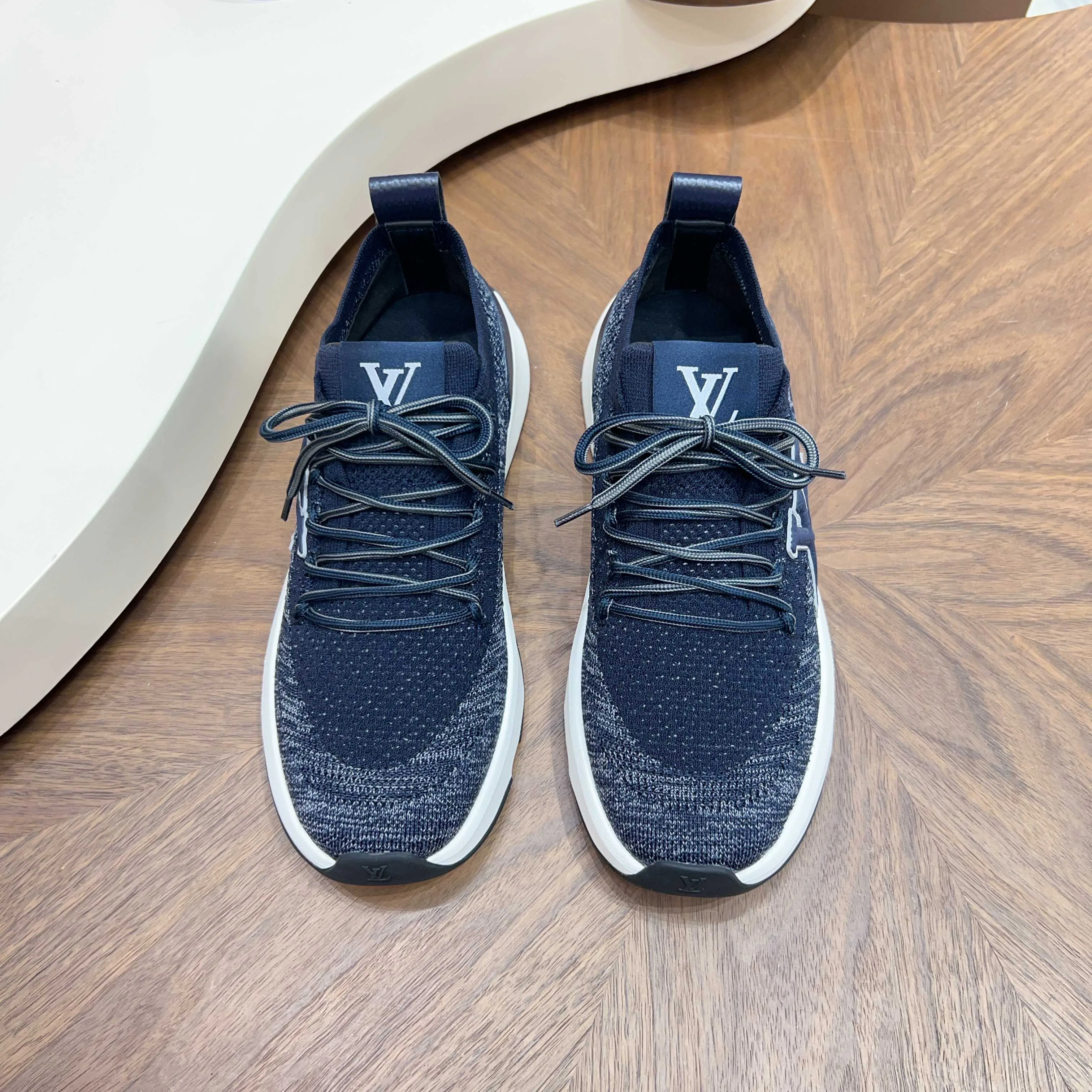Men's Sneakers LOUIS VUITTON 17916667