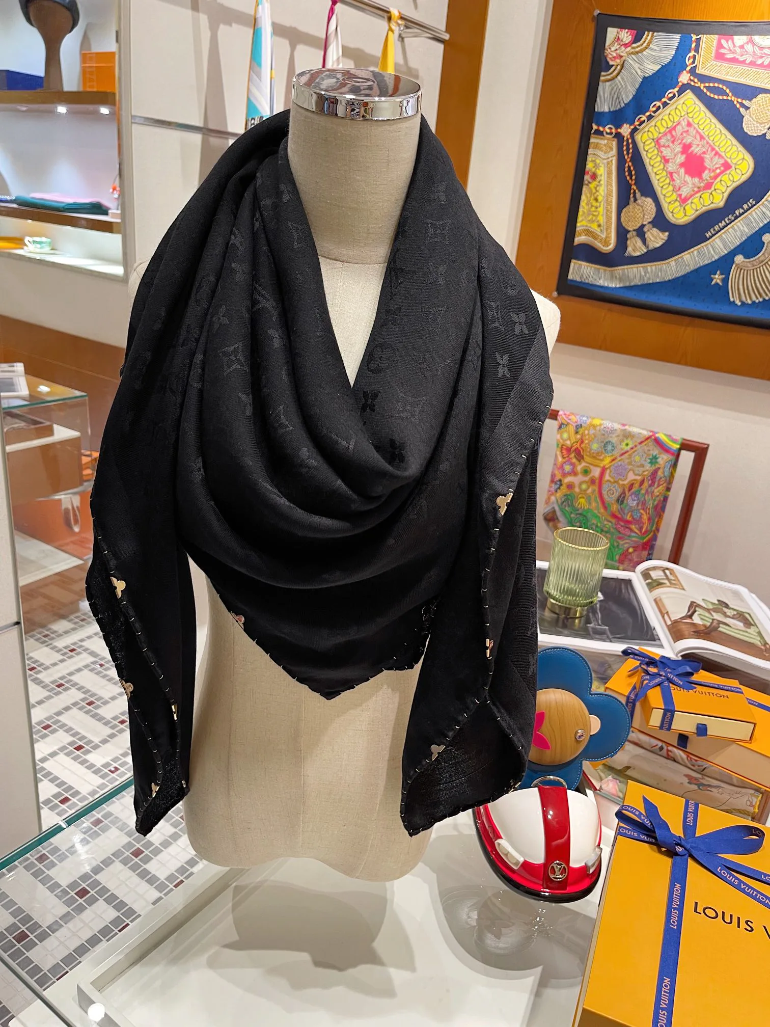 Scarves LOUIS VUITTON 17754368