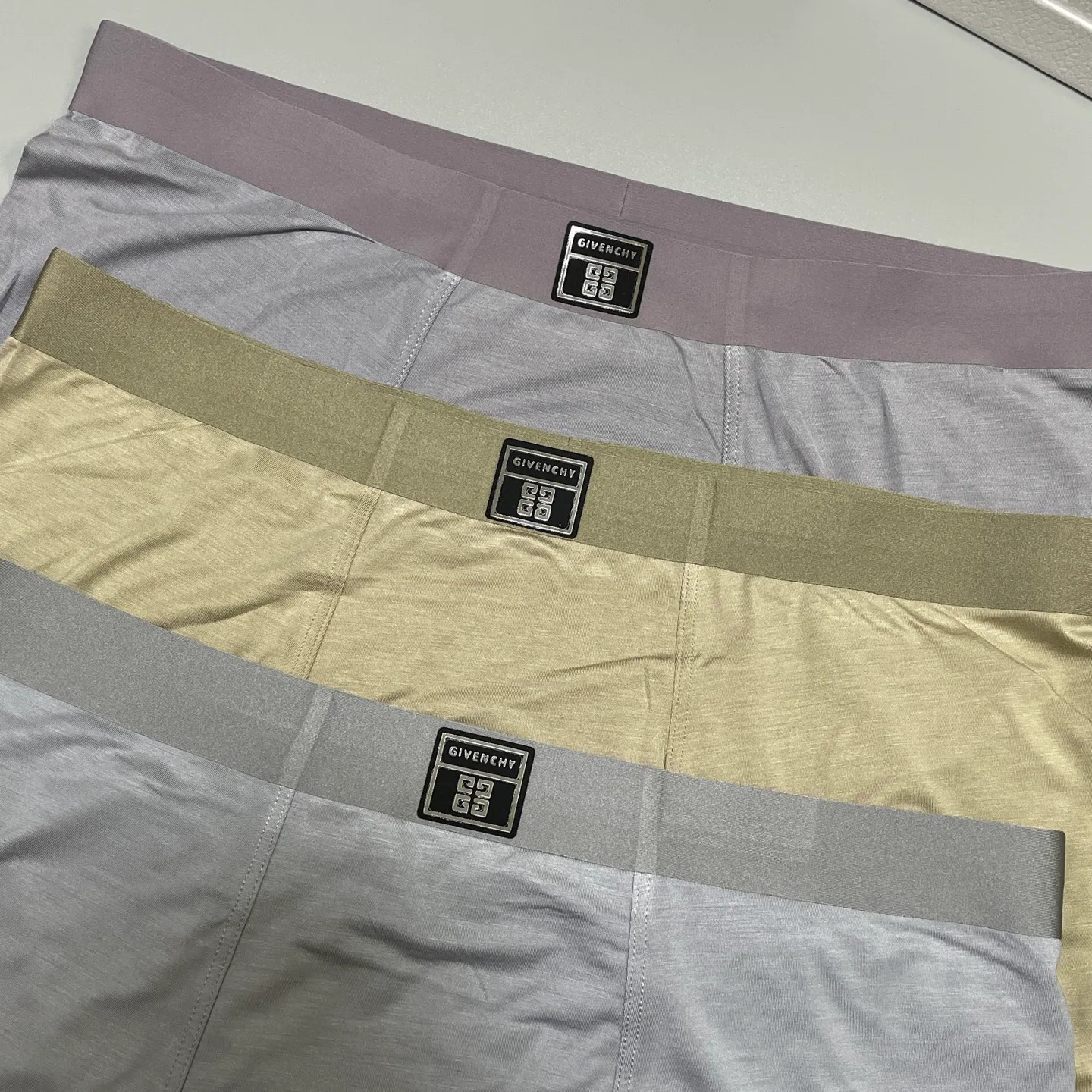 Men's Shorts GIVENCHY 18097536