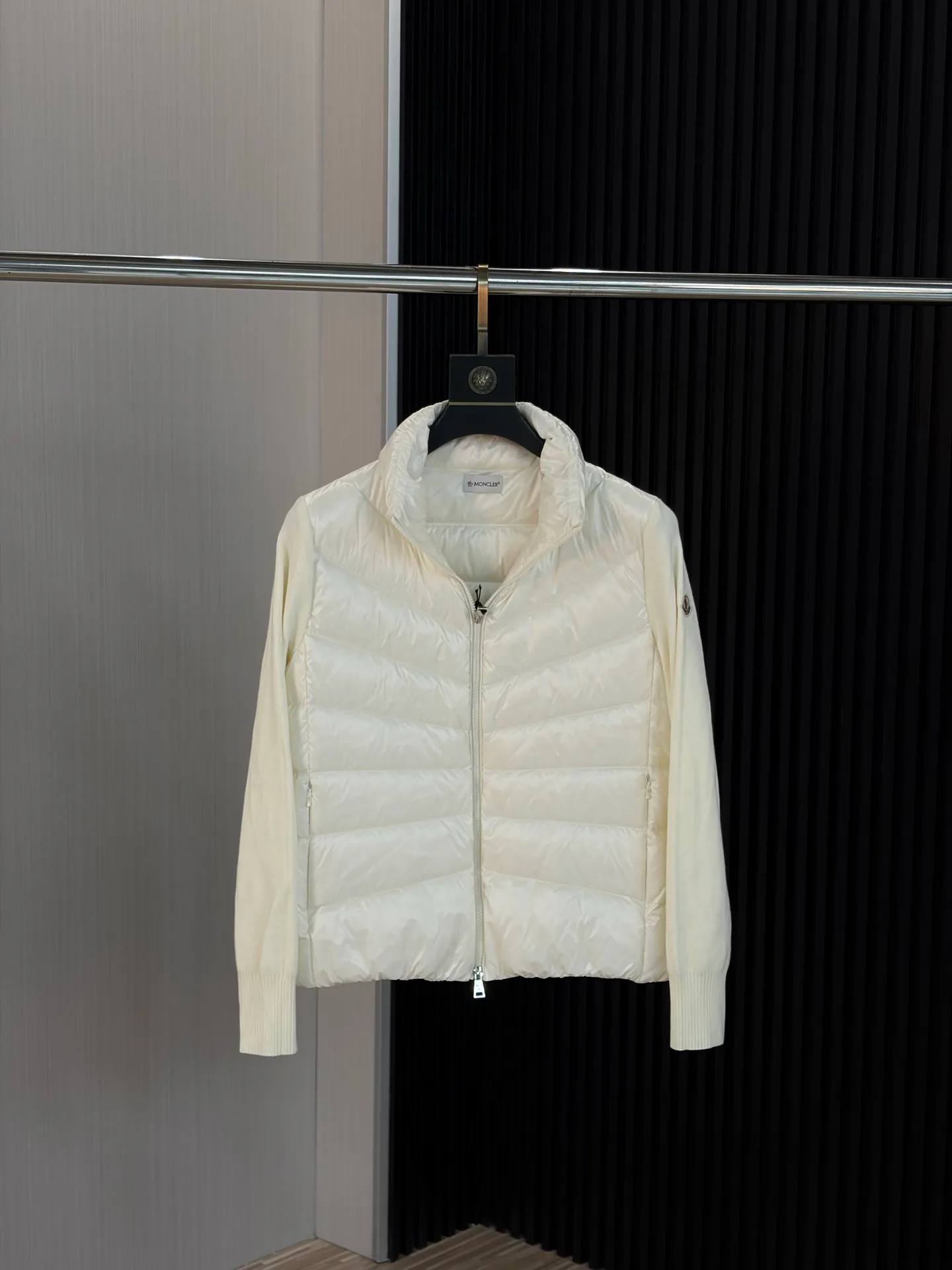Women's Jackets And Down Jackets MONCLER 18529857