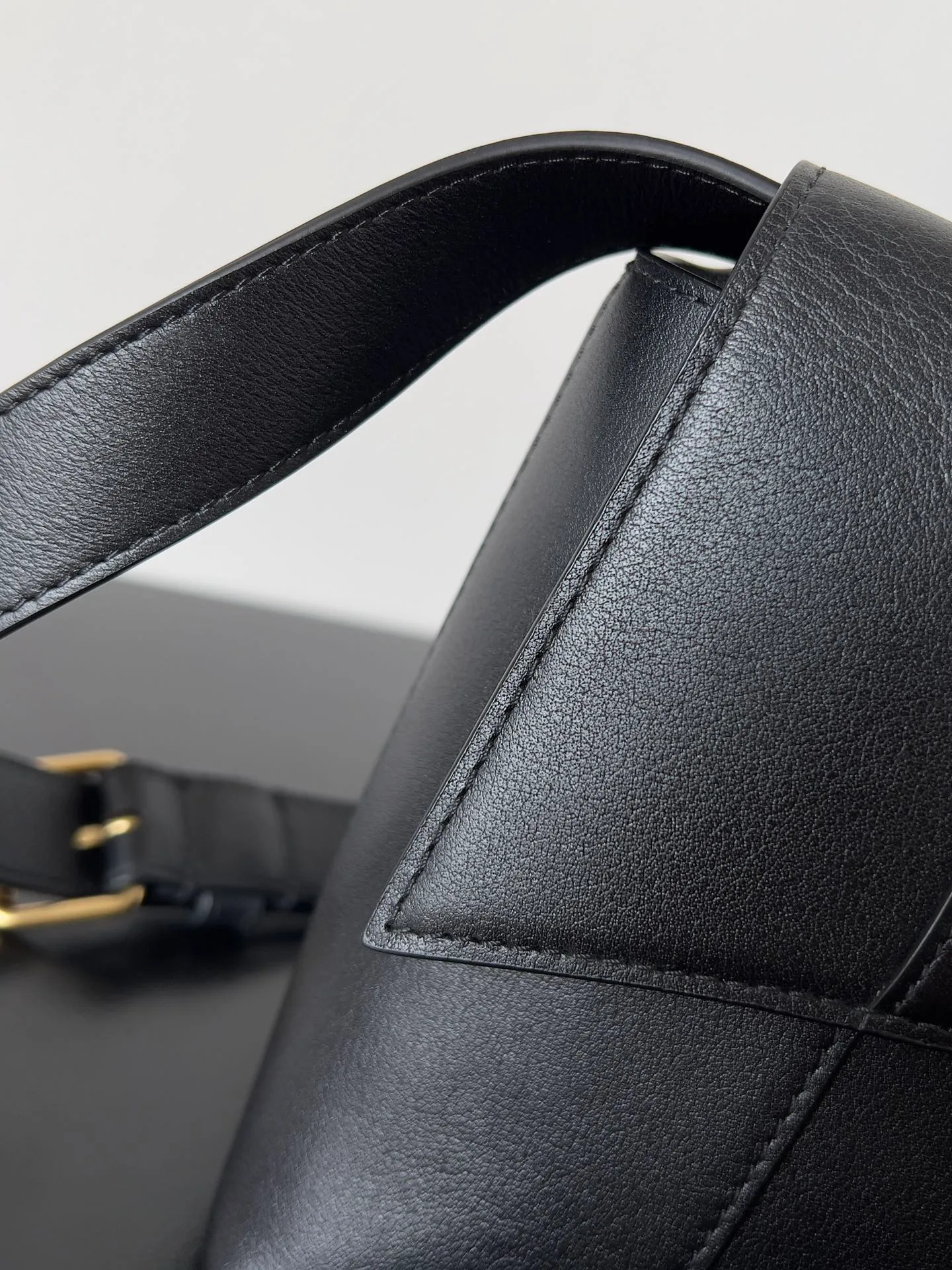 Классические Сумки Женские Balenciaga 18619536