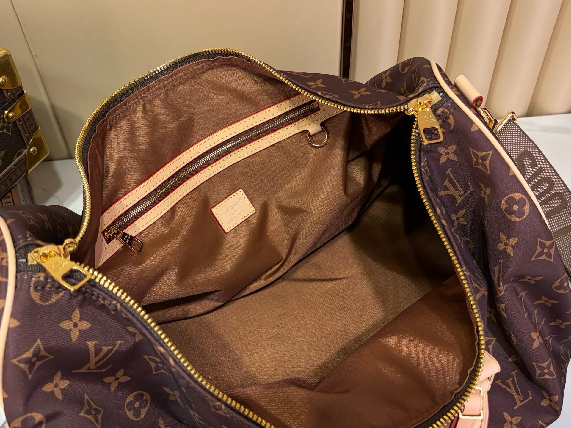 Women's Travel Bags LOUIS VUITTON 18240343