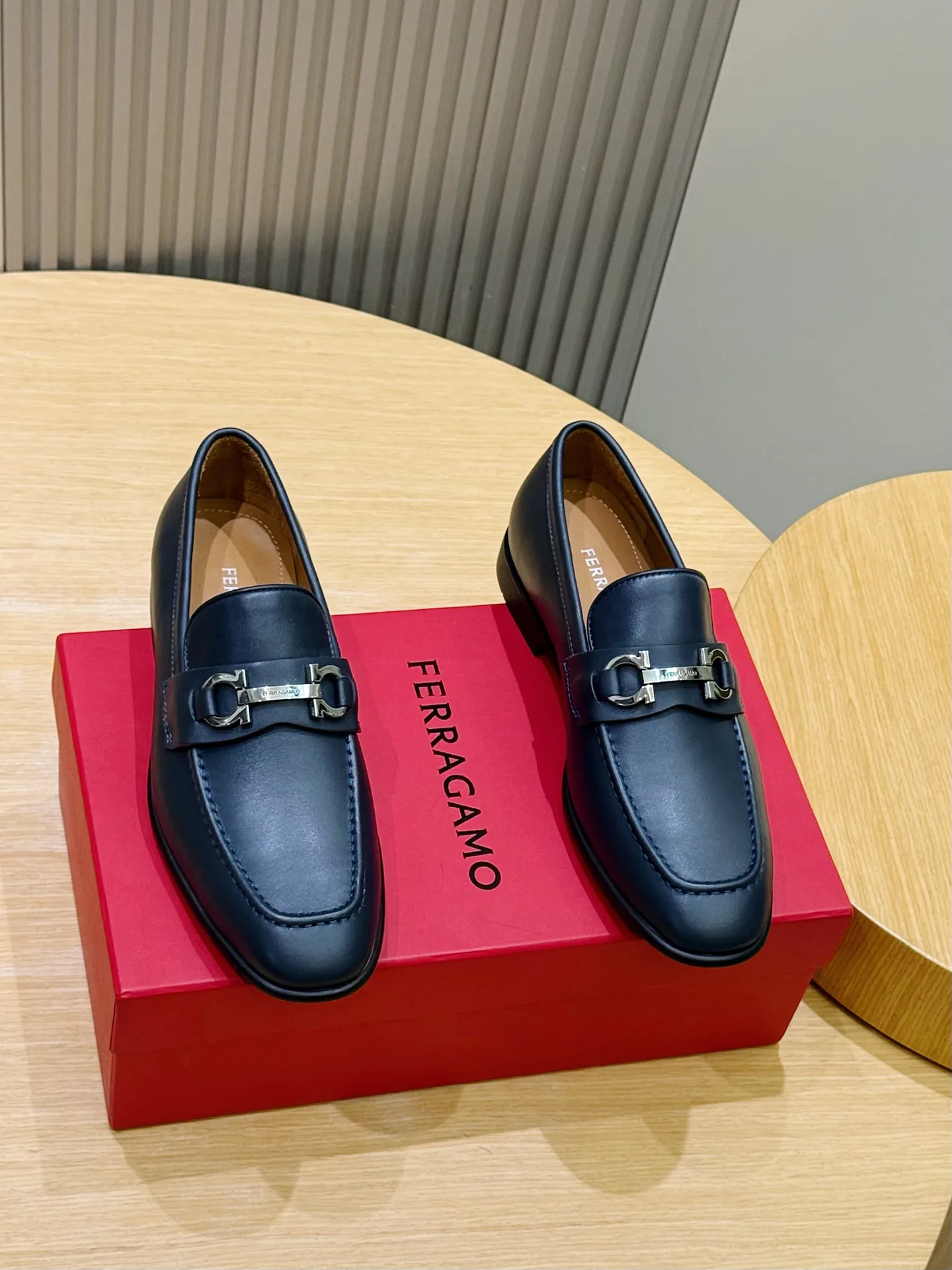 Men's Loafers And Dress Shoes SALVATORE FERRAGAMO 18101487
