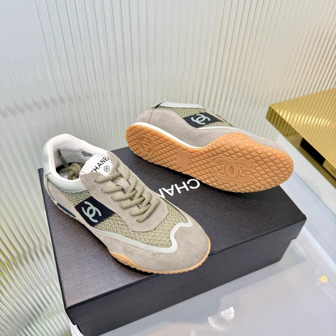 Women's Sneakers CHANEL 18366994
