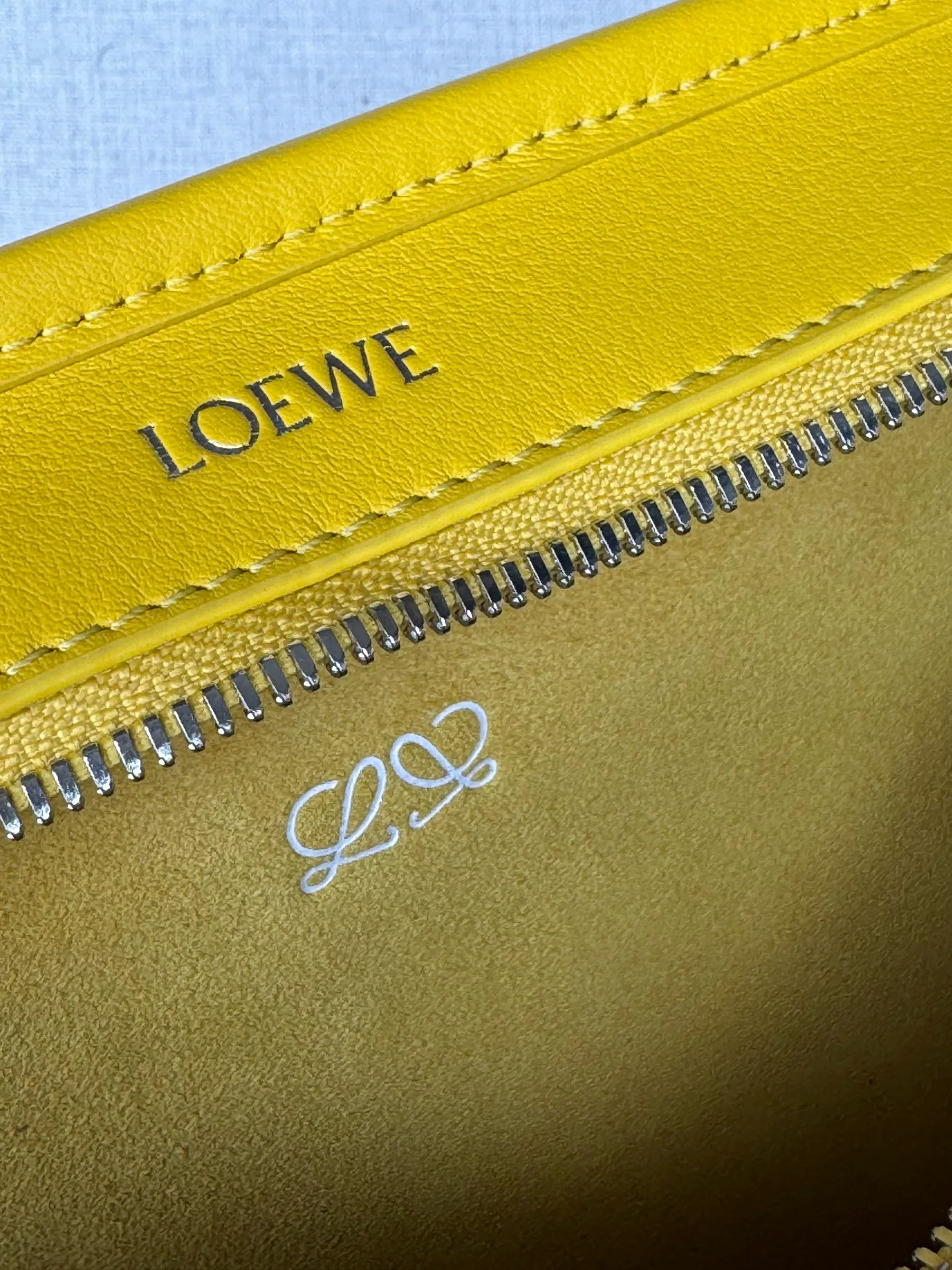 Women's Classic Handbags LOEWE 17927649
