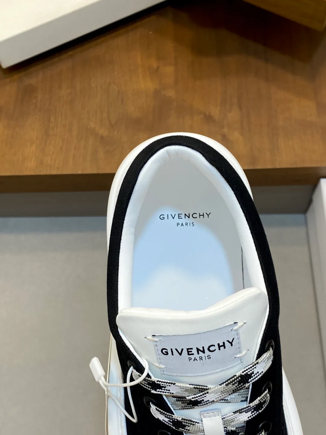 Men's Sneakers GIVENCHY 18449132