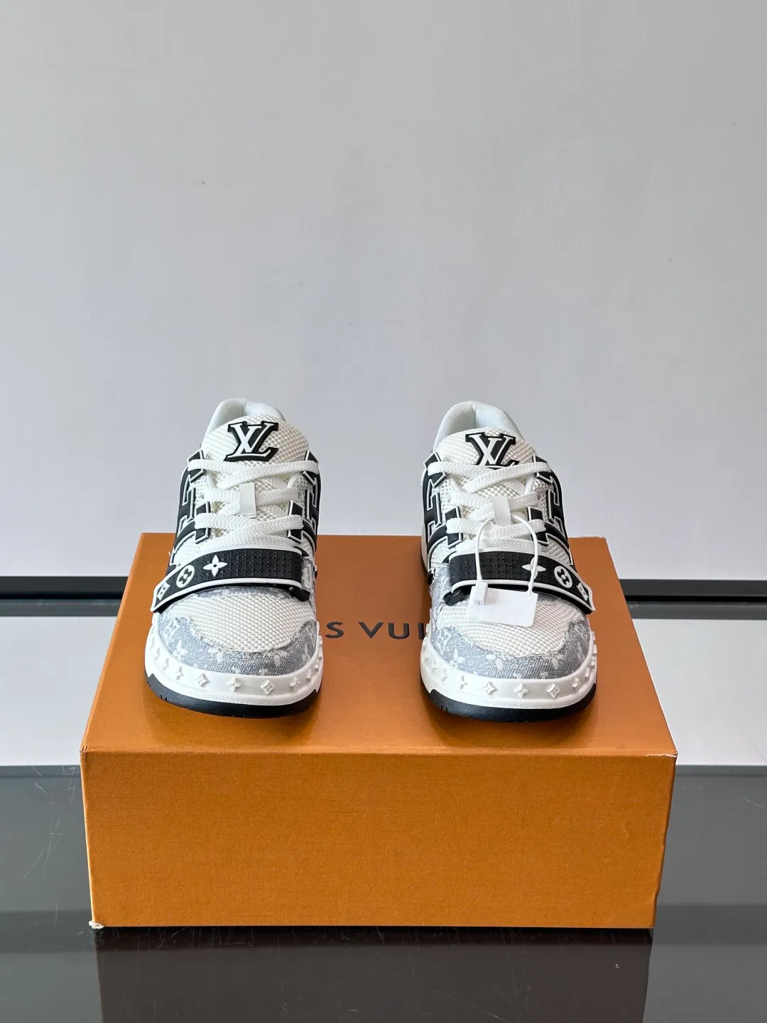 Men's Sneakers LOUIS VUITTON 17439944