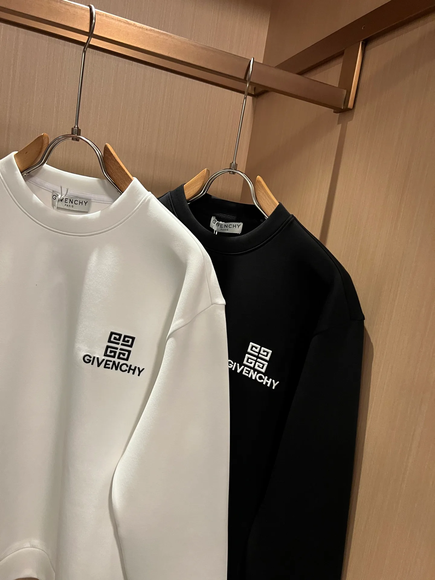 Men's Sweatshirts And Hoodies GIVENCHY 18519644