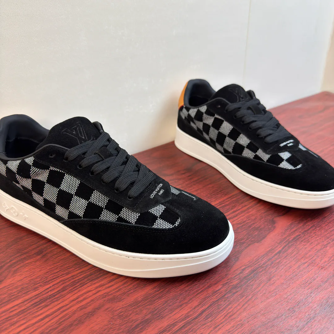 Men's Sneakers LOUIS VUITTON 18243540