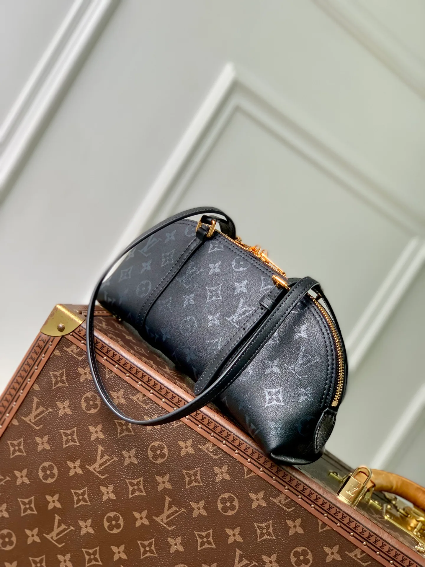 Women's Classic Handbags LOUIS VUITTON 18147459