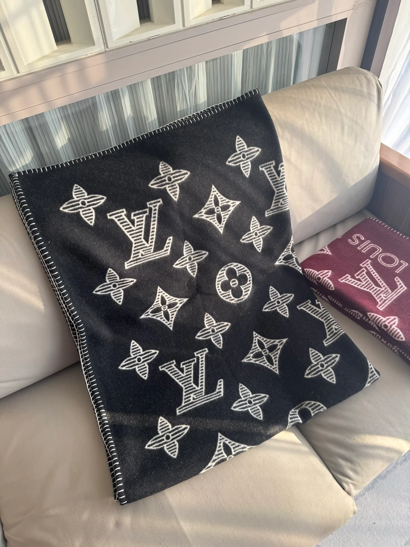 Textiles LOUIS VUITTON 18361612