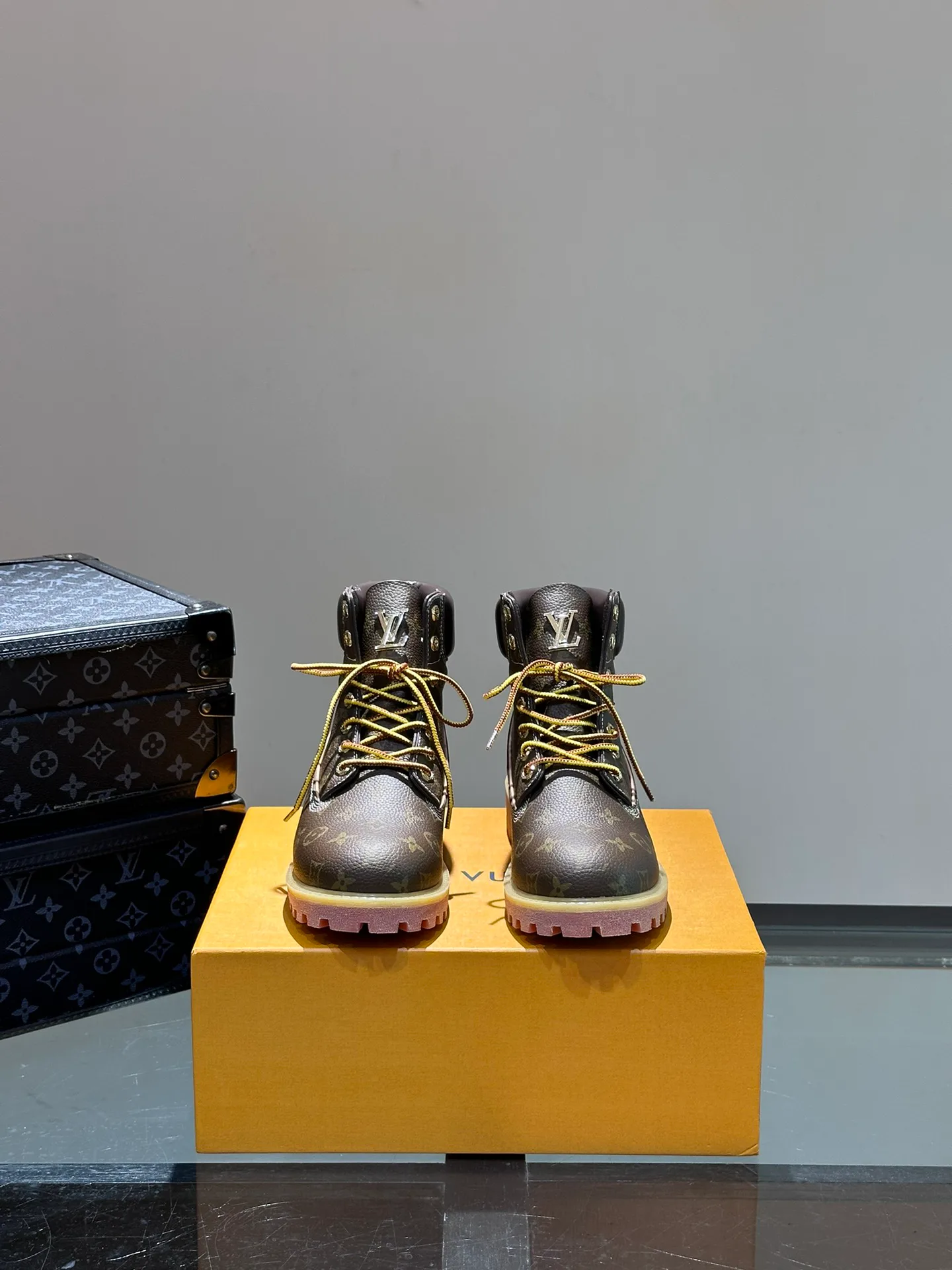 Men's Ankle Boots LOUIS VUITTON 17955336