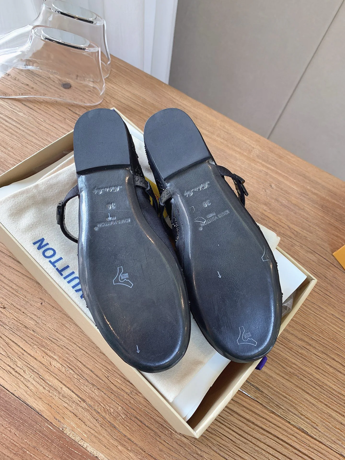 Women's Ballet Flats LOUIS VUITTON 18365400