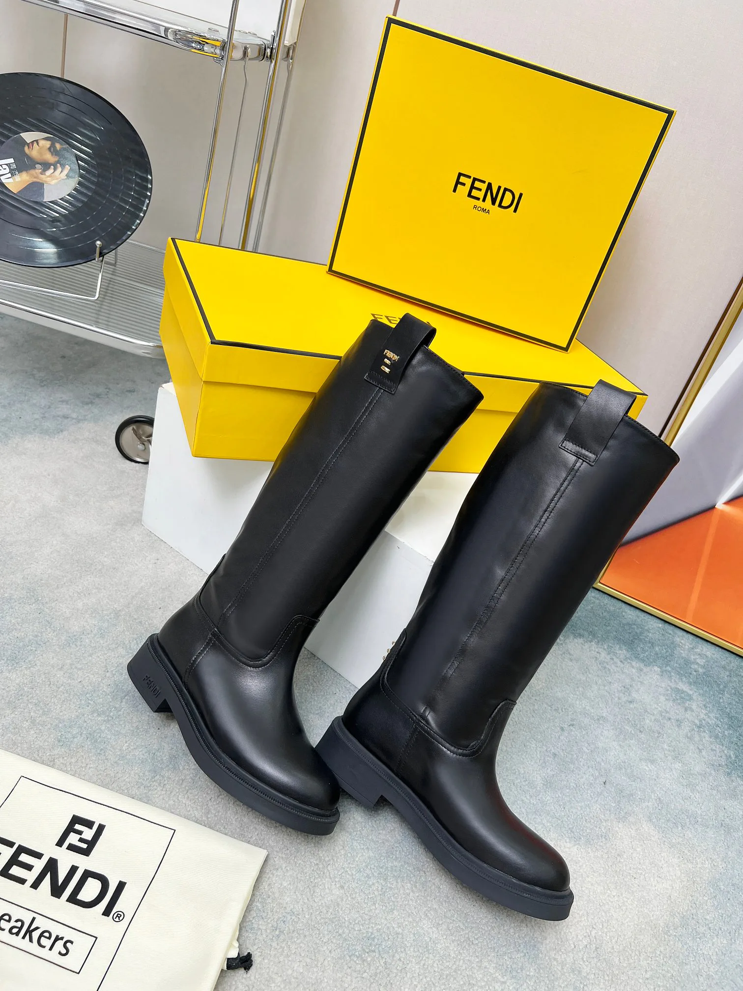 Women's Boots FENDI 18104308