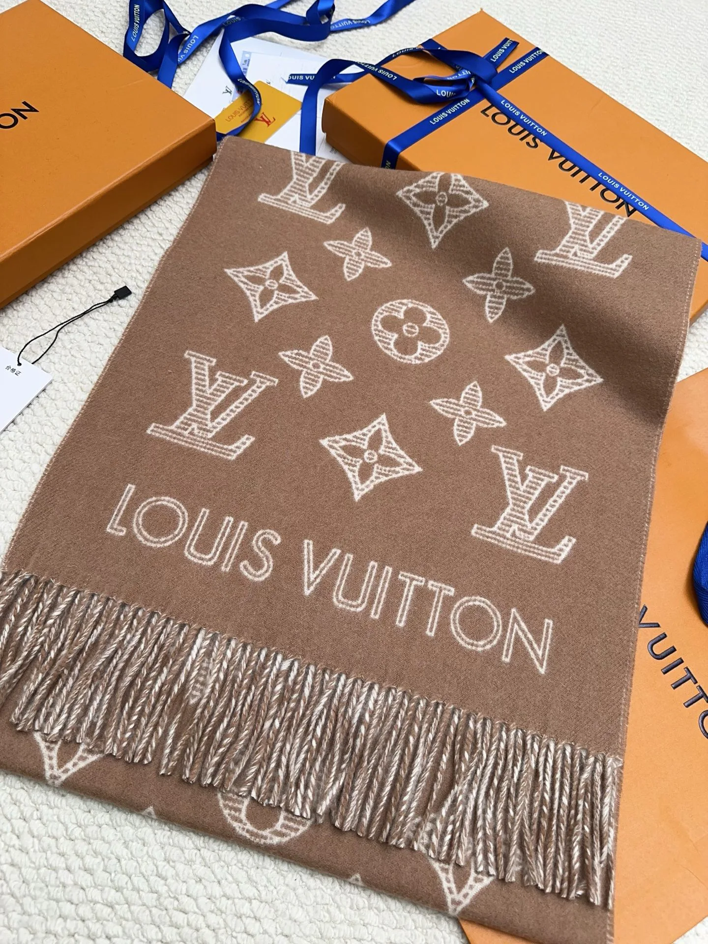 Scarves LOUIS VUITTON 18275093