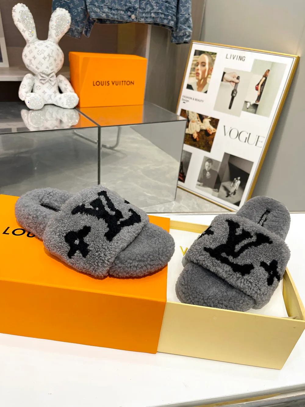 Women's Slippers LOUIS VUITTON 18366824