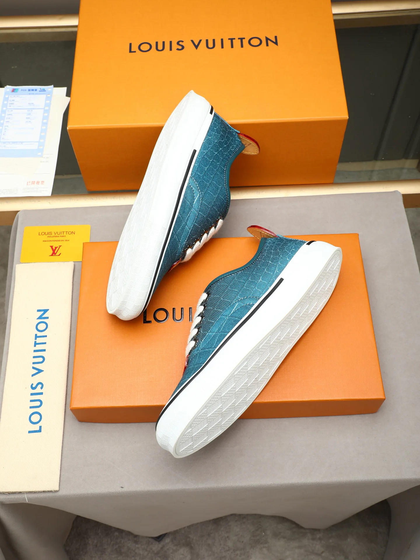 Women's Sneakers LOUIS VUITTON 17947262
