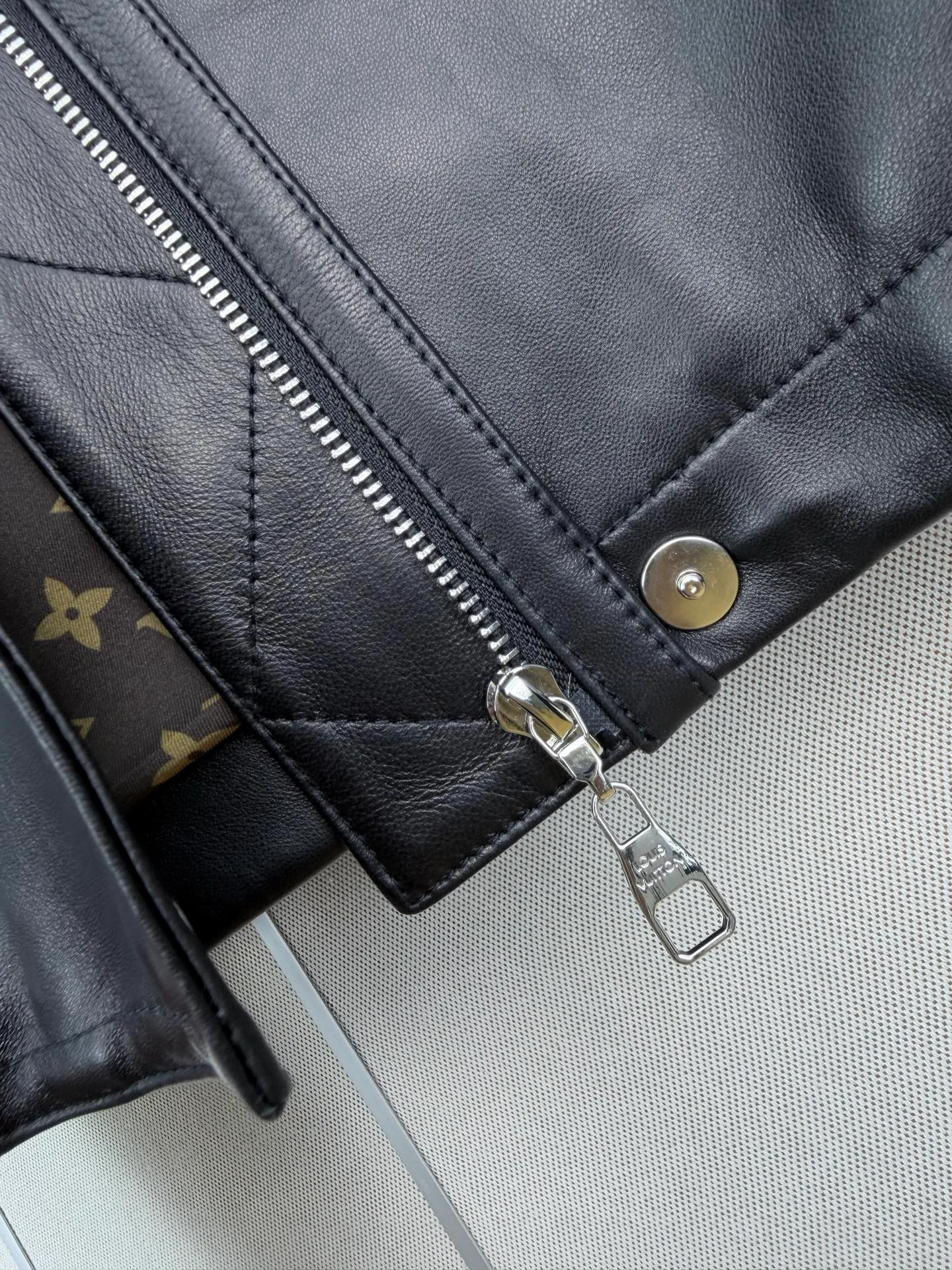 Women's Leather Jackets And Sheepskin Coats LOUIS VUITTON 18113275