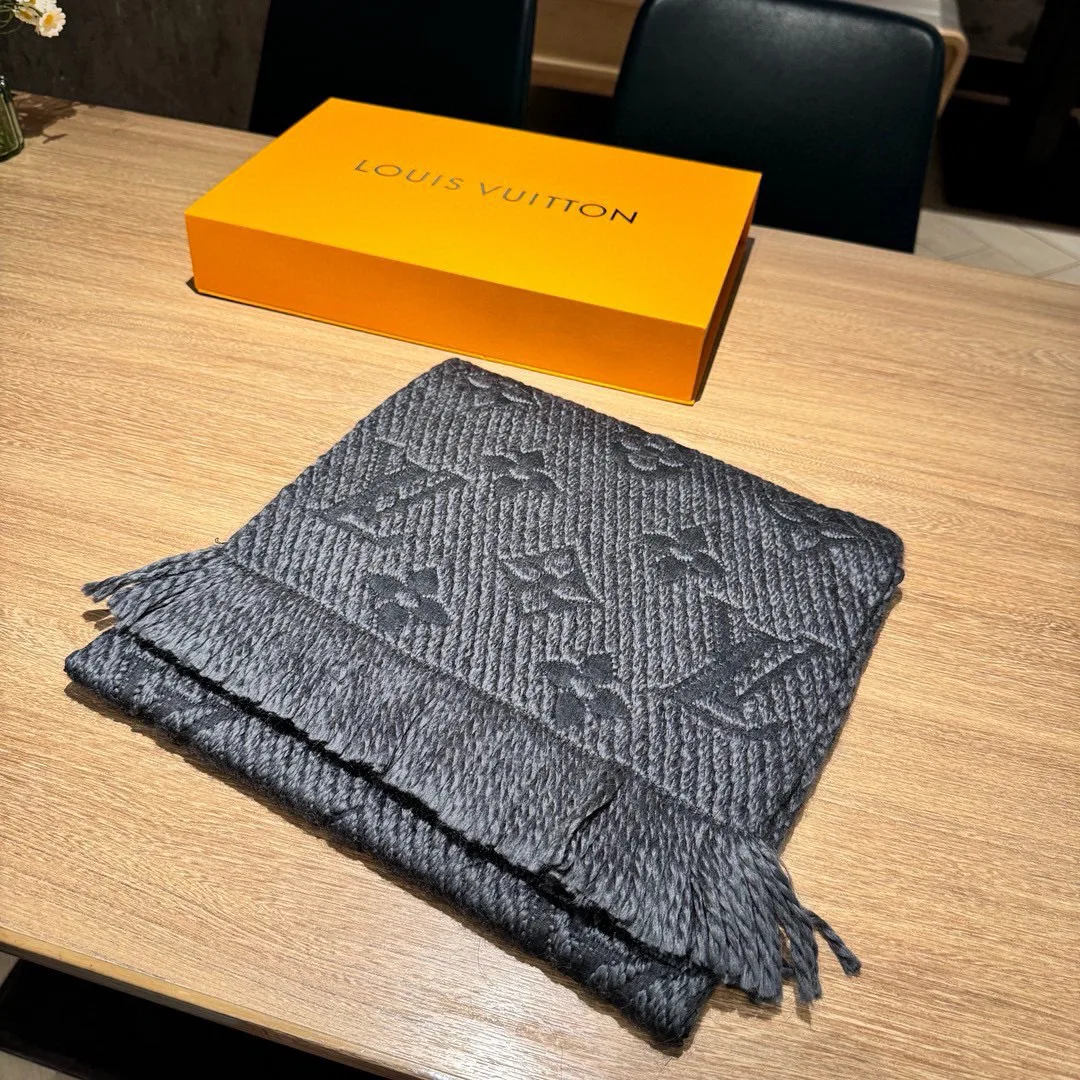 Scarves LOUIS VUITTON 18002696