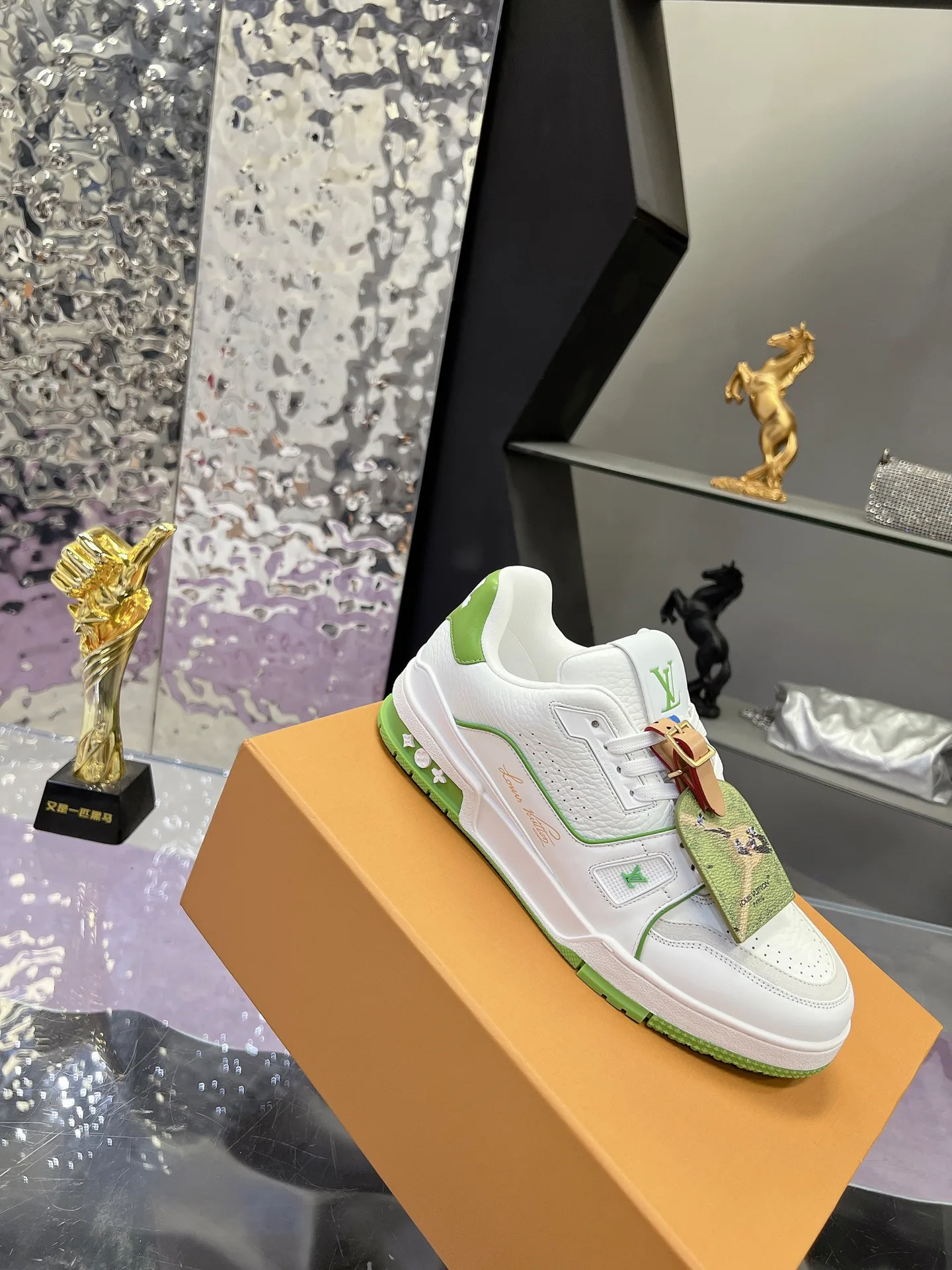 Women's Sneakers LOUIS VUITTON 17635605