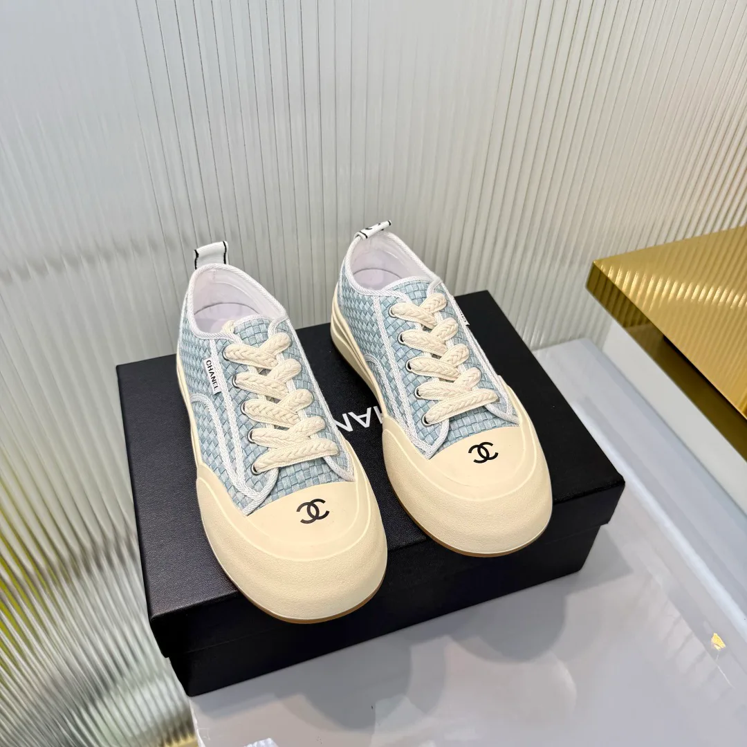 Women's Sneakers CHANEL 18366977