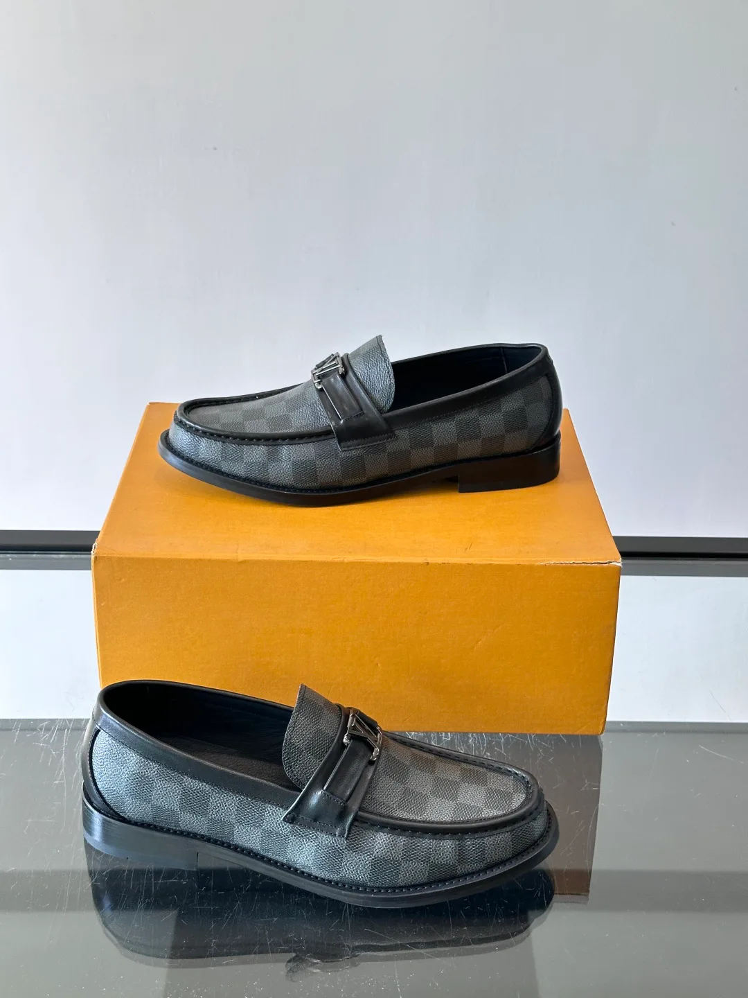 Men's Loafers And Dress Shoes LOUIS VUITTON 18169705