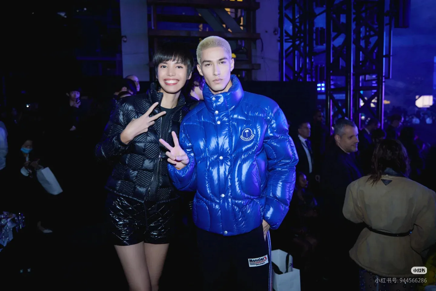 Women's Jackets And Down Jackets MONCLER 18044436