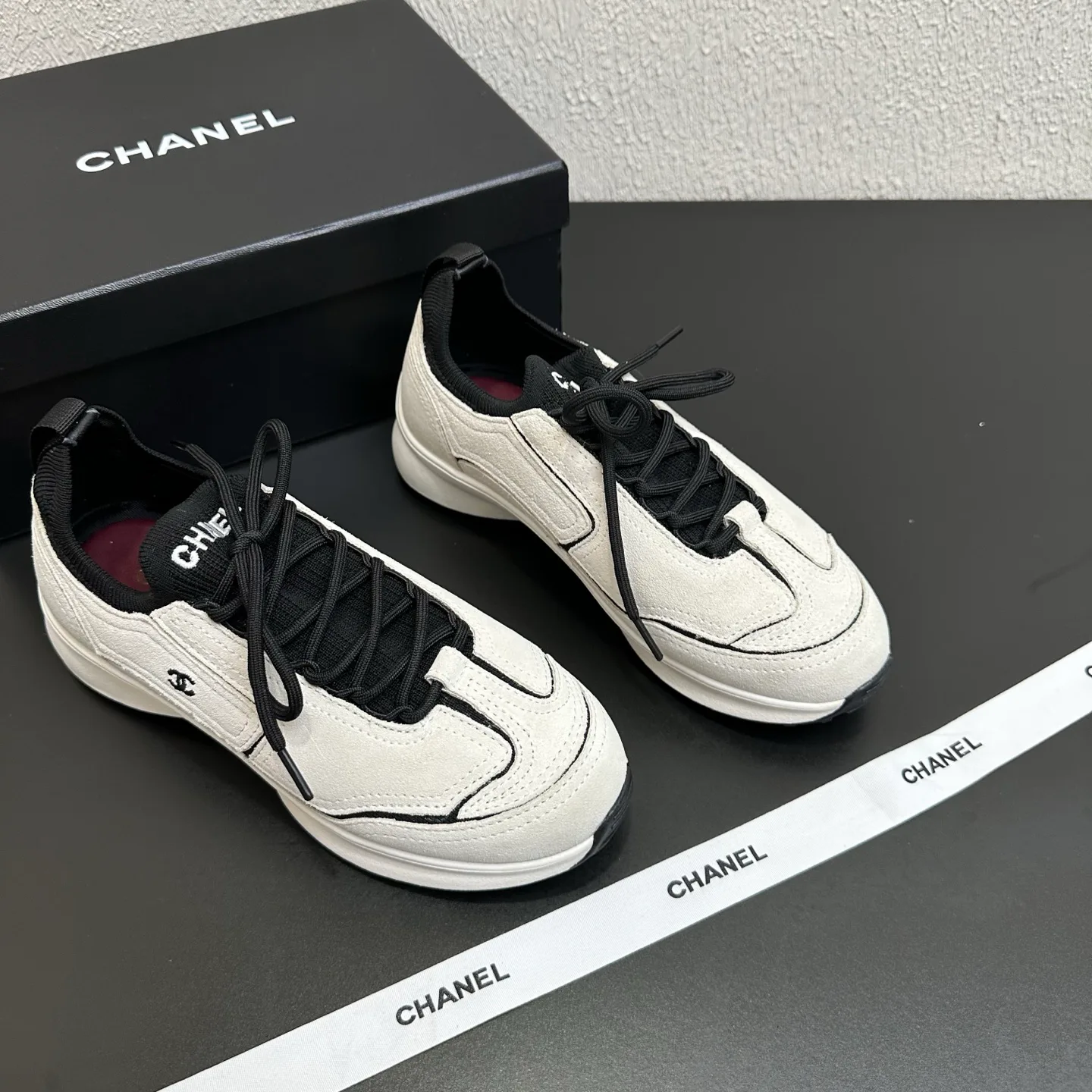 Women's Sneakers CHANEL 17934452