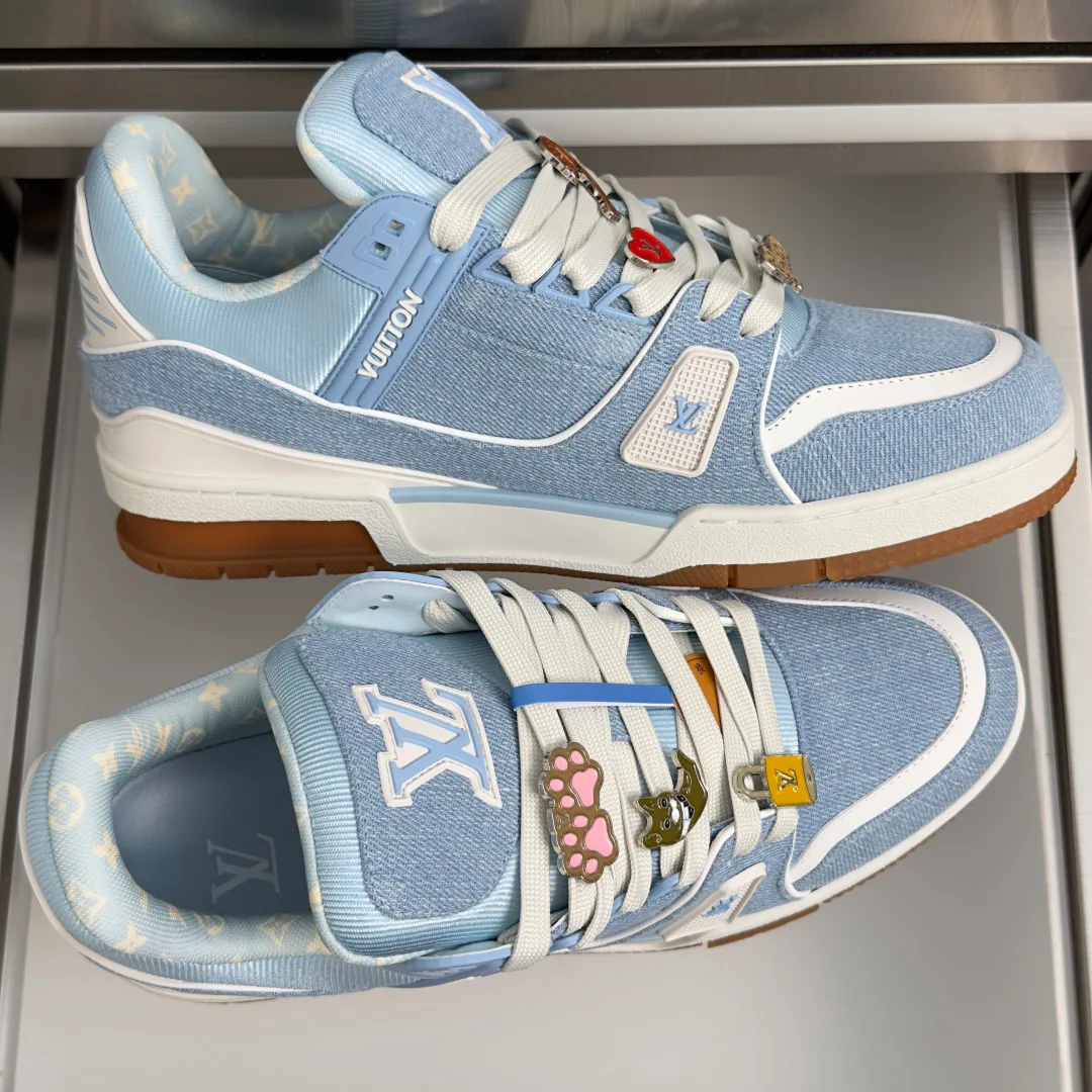 Women's Sneakers LOUIS VUITTON 17950309